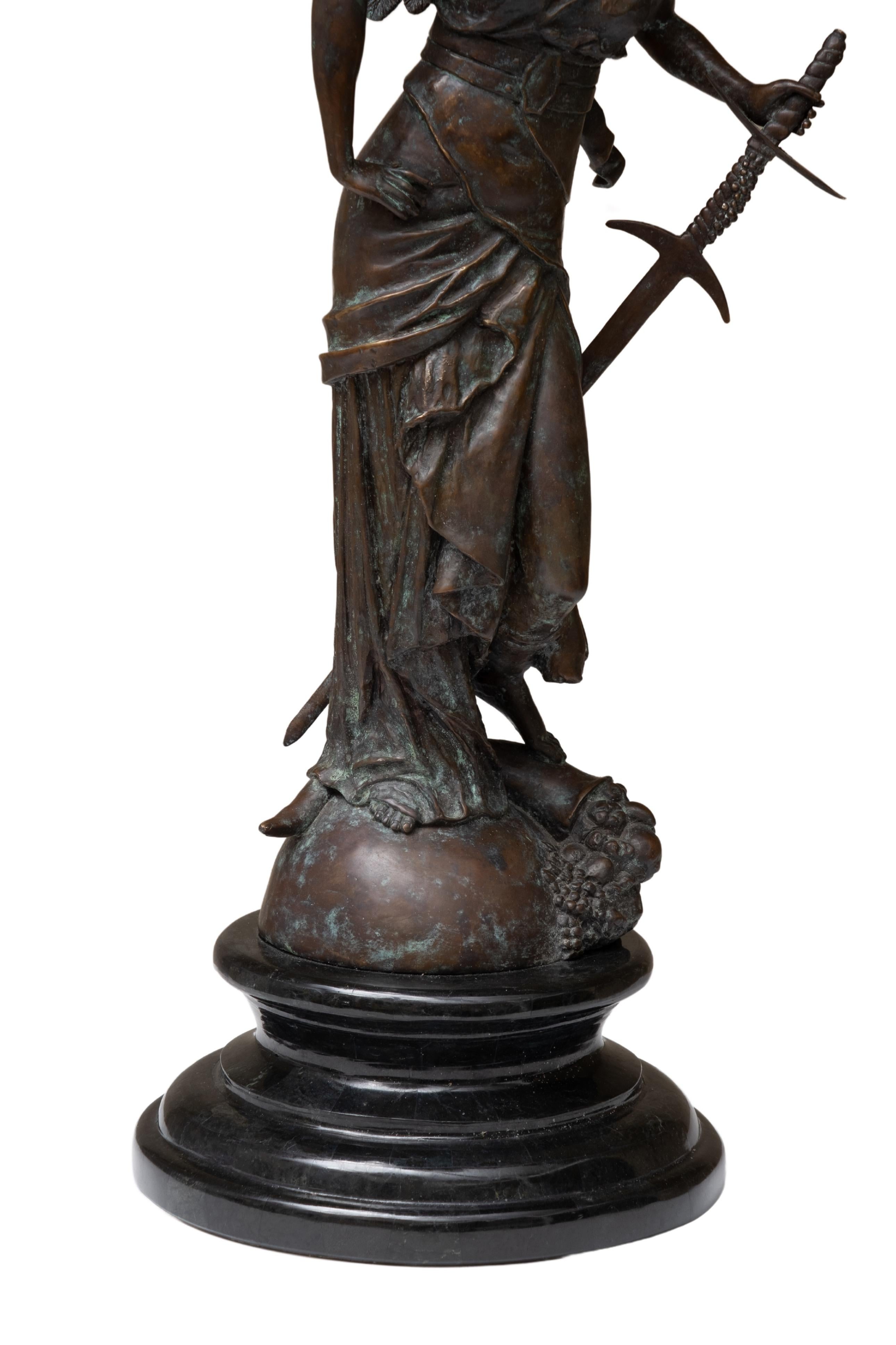 Bronzo Dopo Jules Felix Coutan, scultura figurativa in bronzo della Dea della Pace in vendita