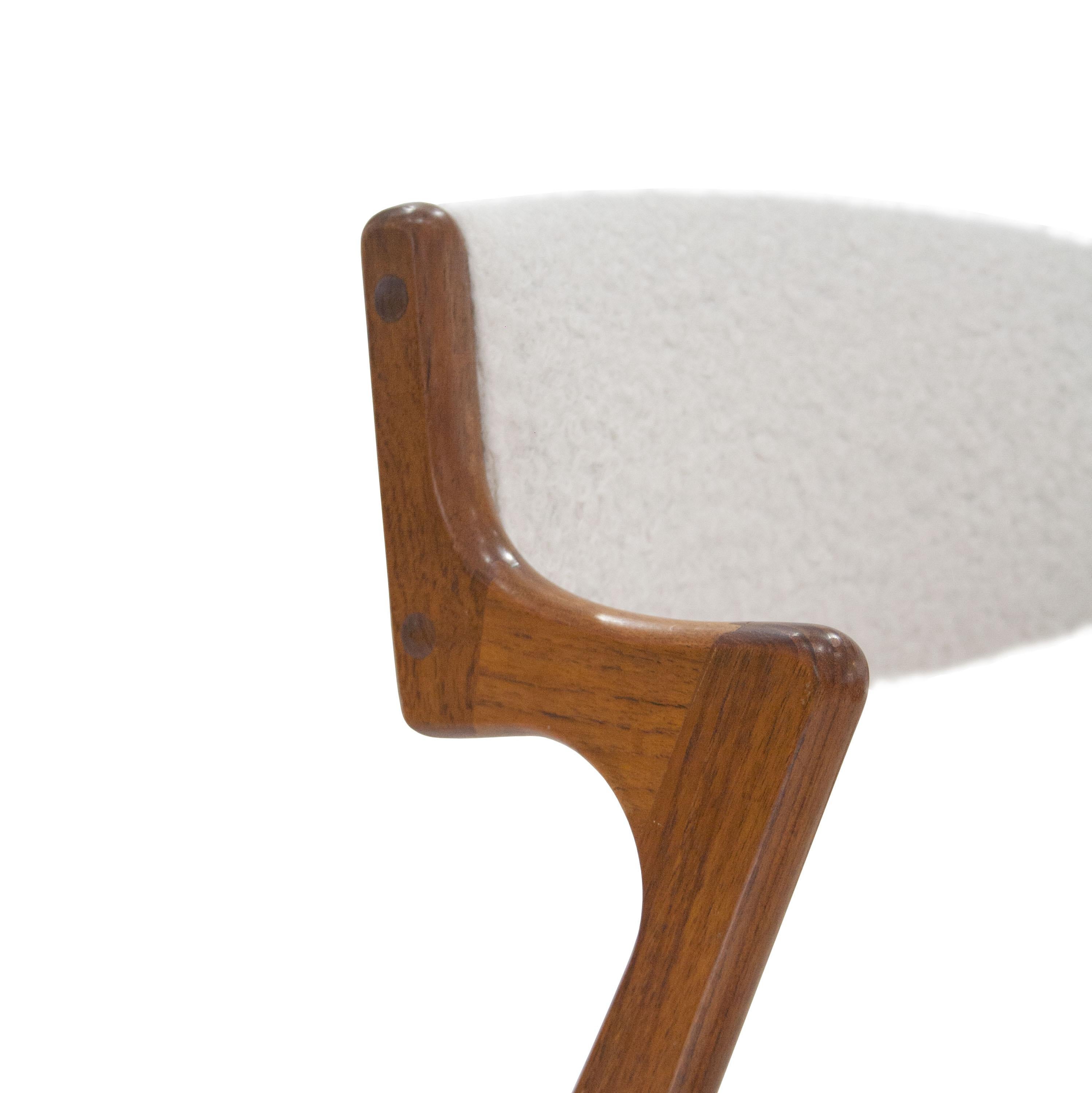 After Kai Kristiansen Teak Wool Bouclé Set of 4 Dining Chairs, Denmark, 1960 In Good Condition In Madrid, ES