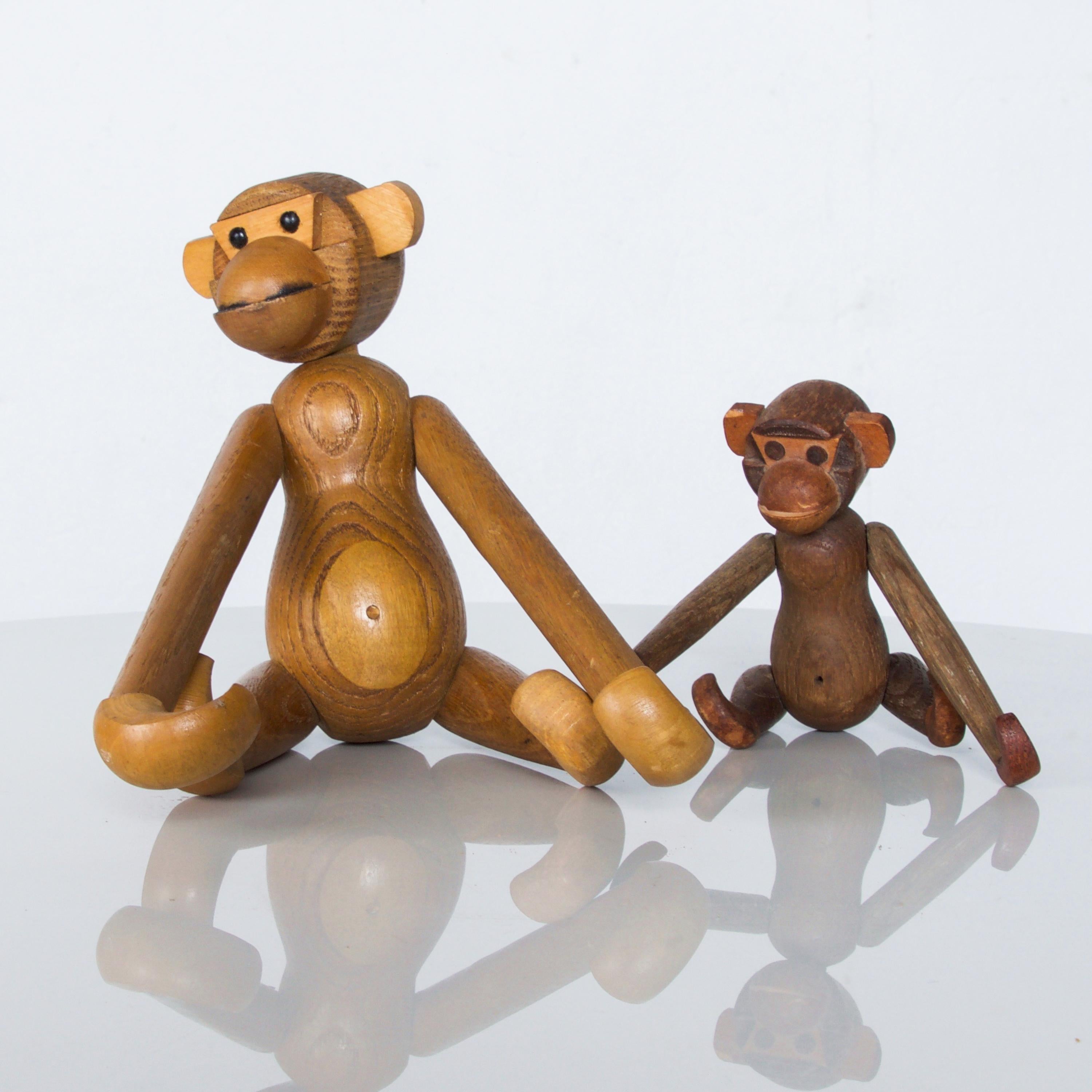 Japonais Kay Bojesen - Jouet souple en bois de teck de style danois pour bébé singe, années 1960, Japon