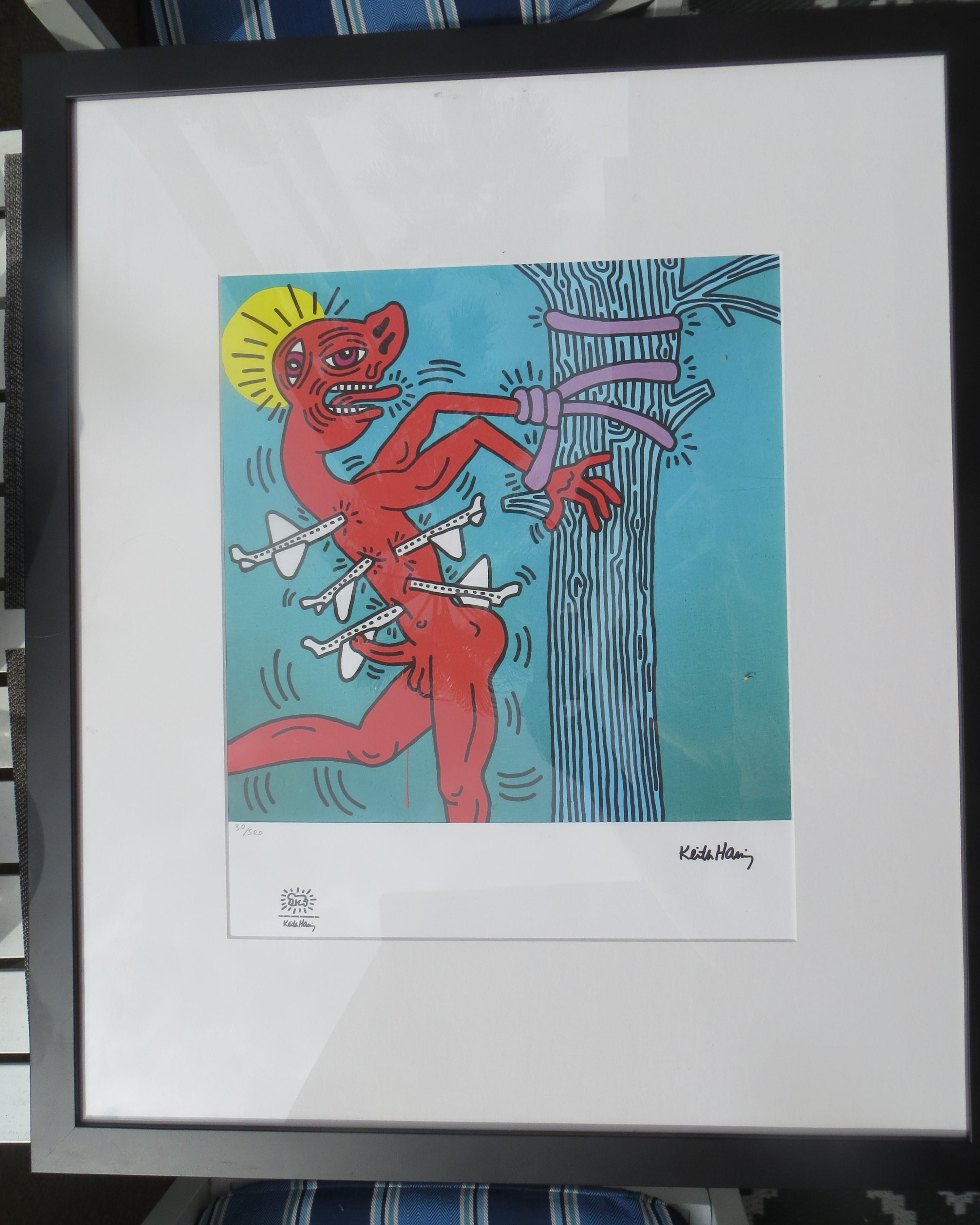 F, Keith Haring, édition limitée à 500 exemplaires, numéro 30.
Œuvre d'art lithographiée par la Fondation Keith Haring, numérotée avec un cachet en relief.
L'image présente le célèbre artiste pop américain et activiste social Keith Haring dans une