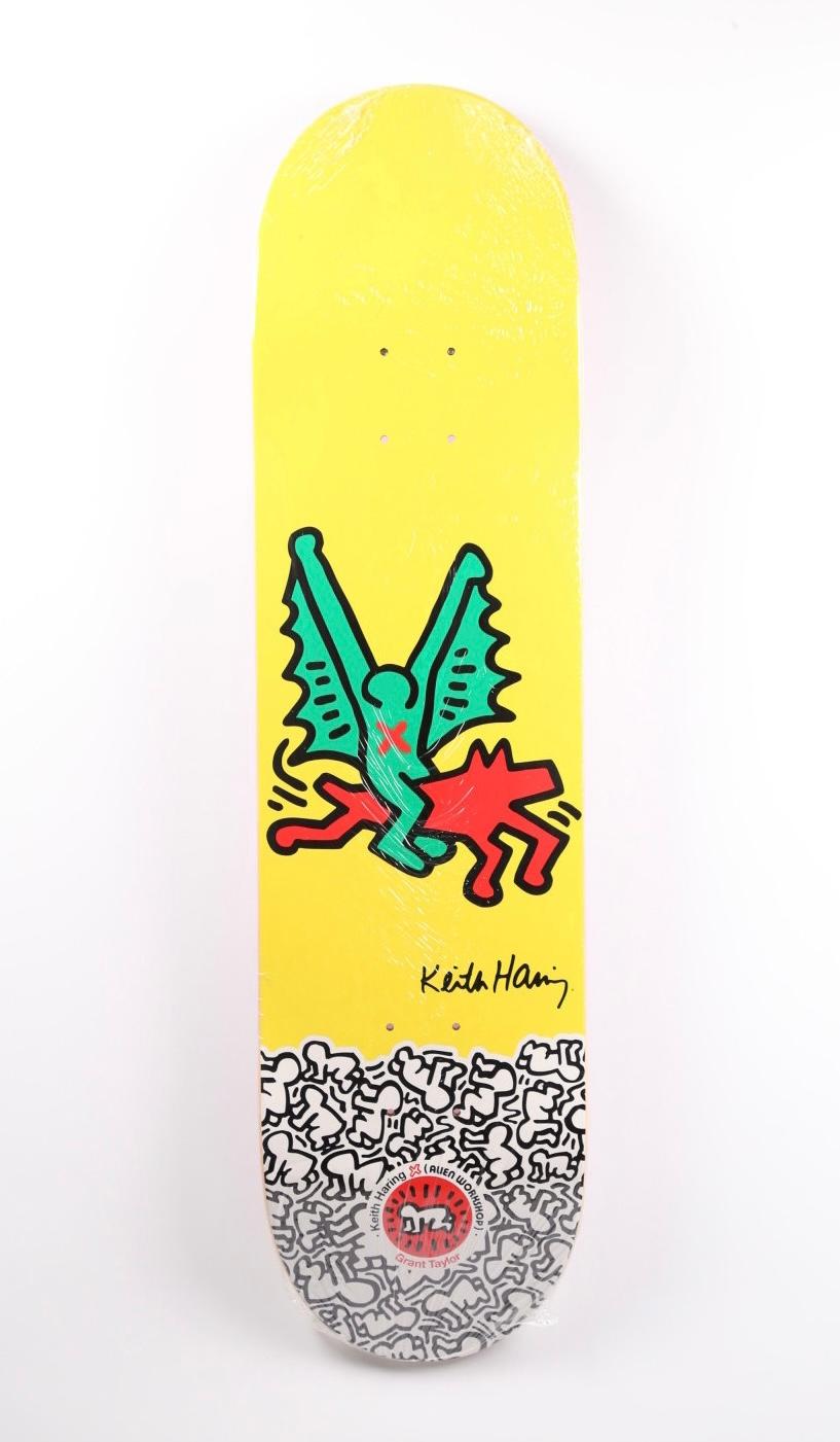 Skateboard-Decken von Keith Haring (Keith Haring Drache) – Sculpture von (after) Keith Haring