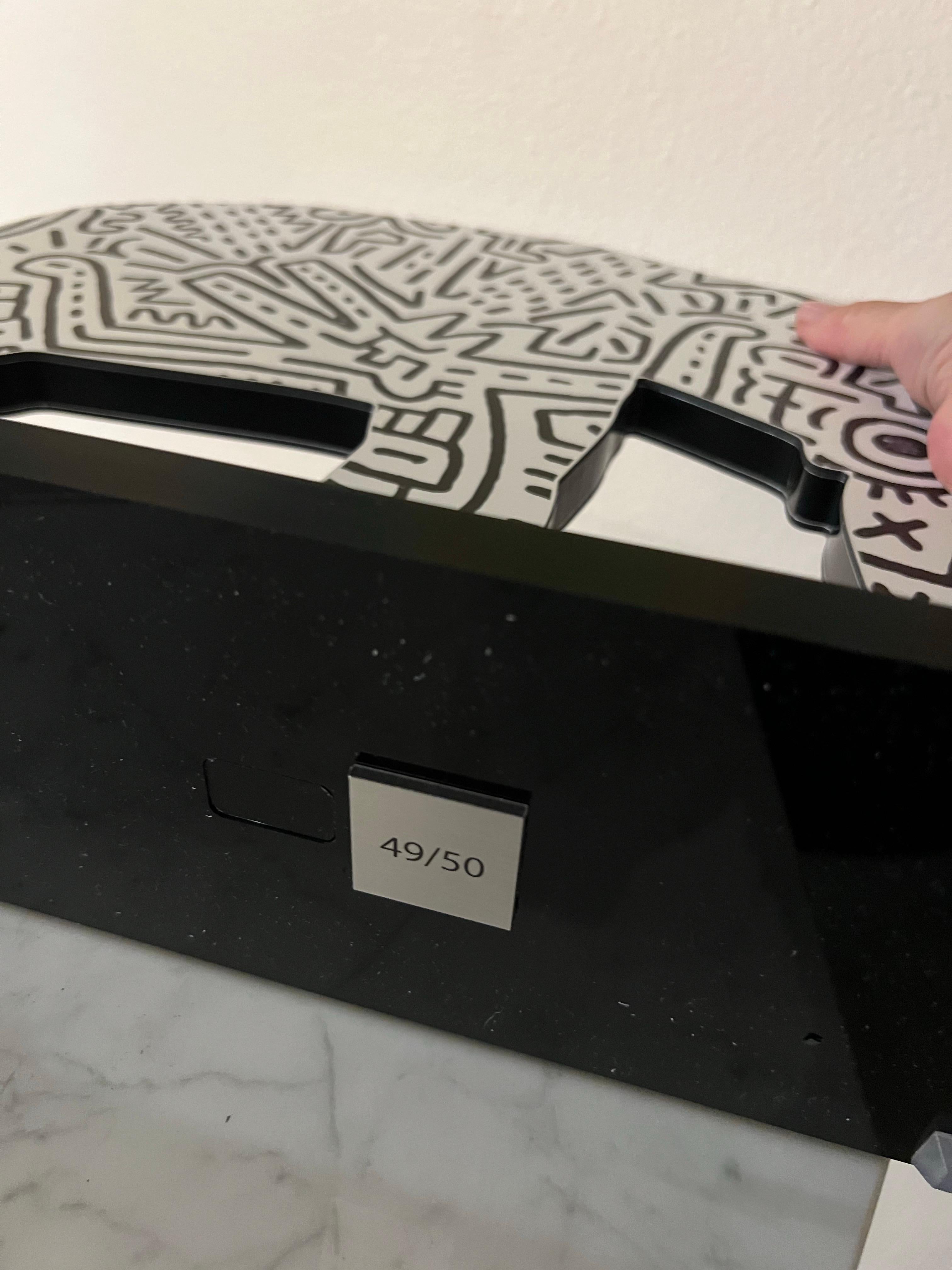 Keith Haring, Elephant. Sculpture in plexiglass. 2