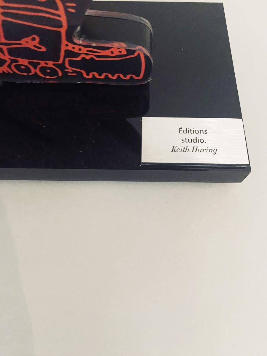 Keith Haring, Man with Snake, sculpture d'un homme avec un serpent, sculpture acrylique. 7