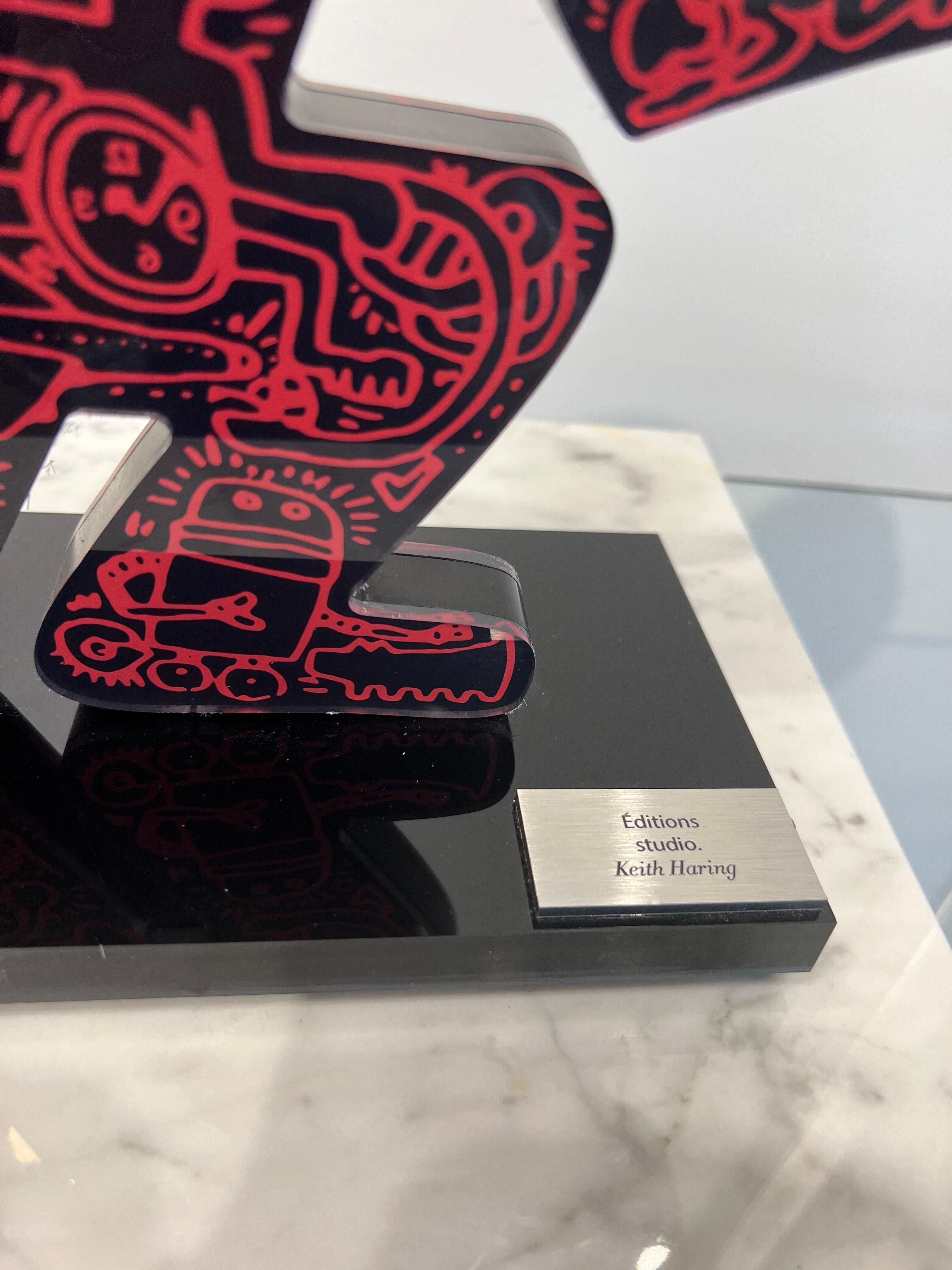 Keith Haring, Man with Snake, sculpture d'un homme avec un serpent, sculpture acrylique. - Sculpture de (after) Keith Haring