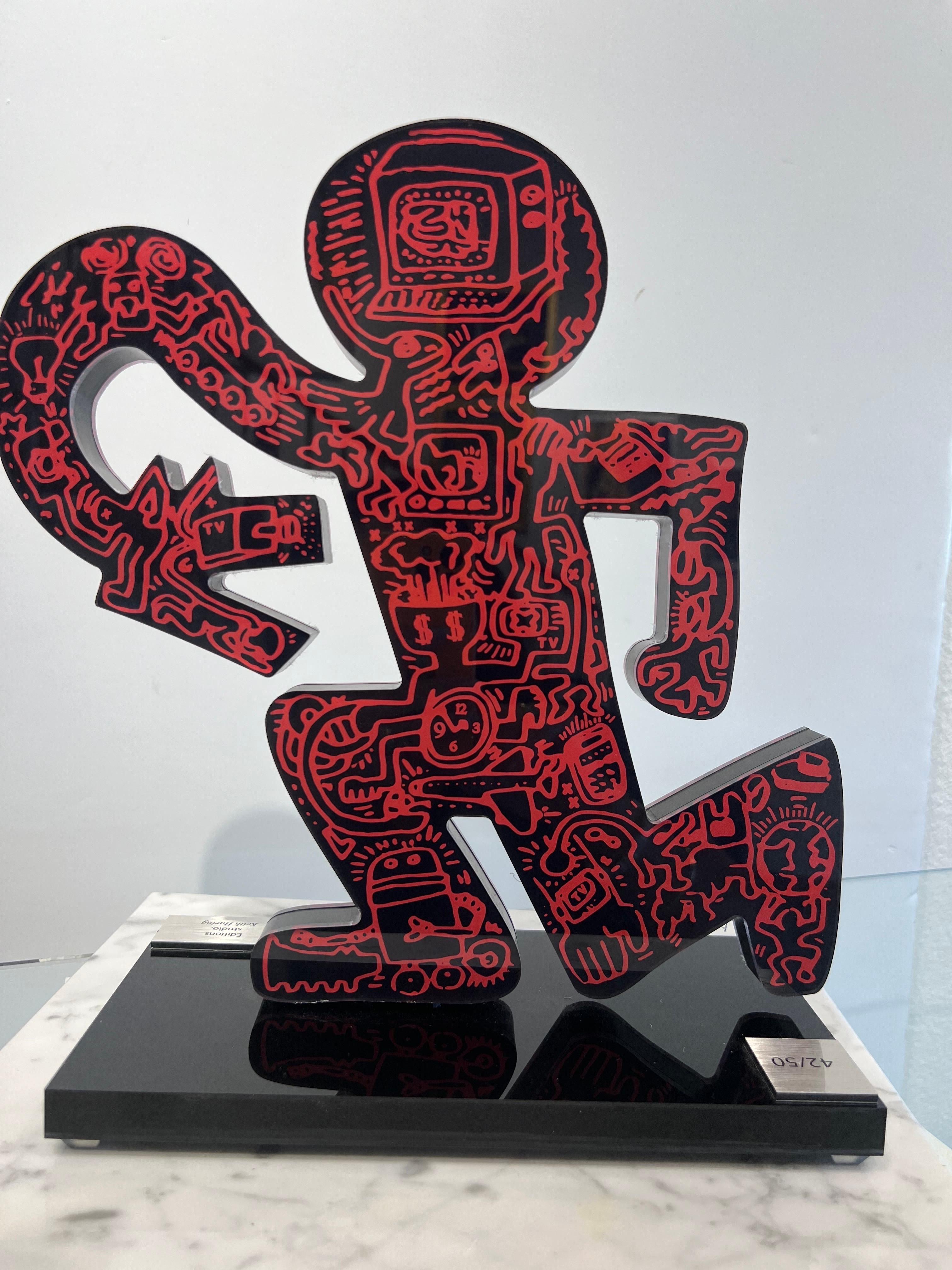 Keith Haring, Man with Snake, sculpture d'un homme avec un serpent, sculpture acrylique. 1