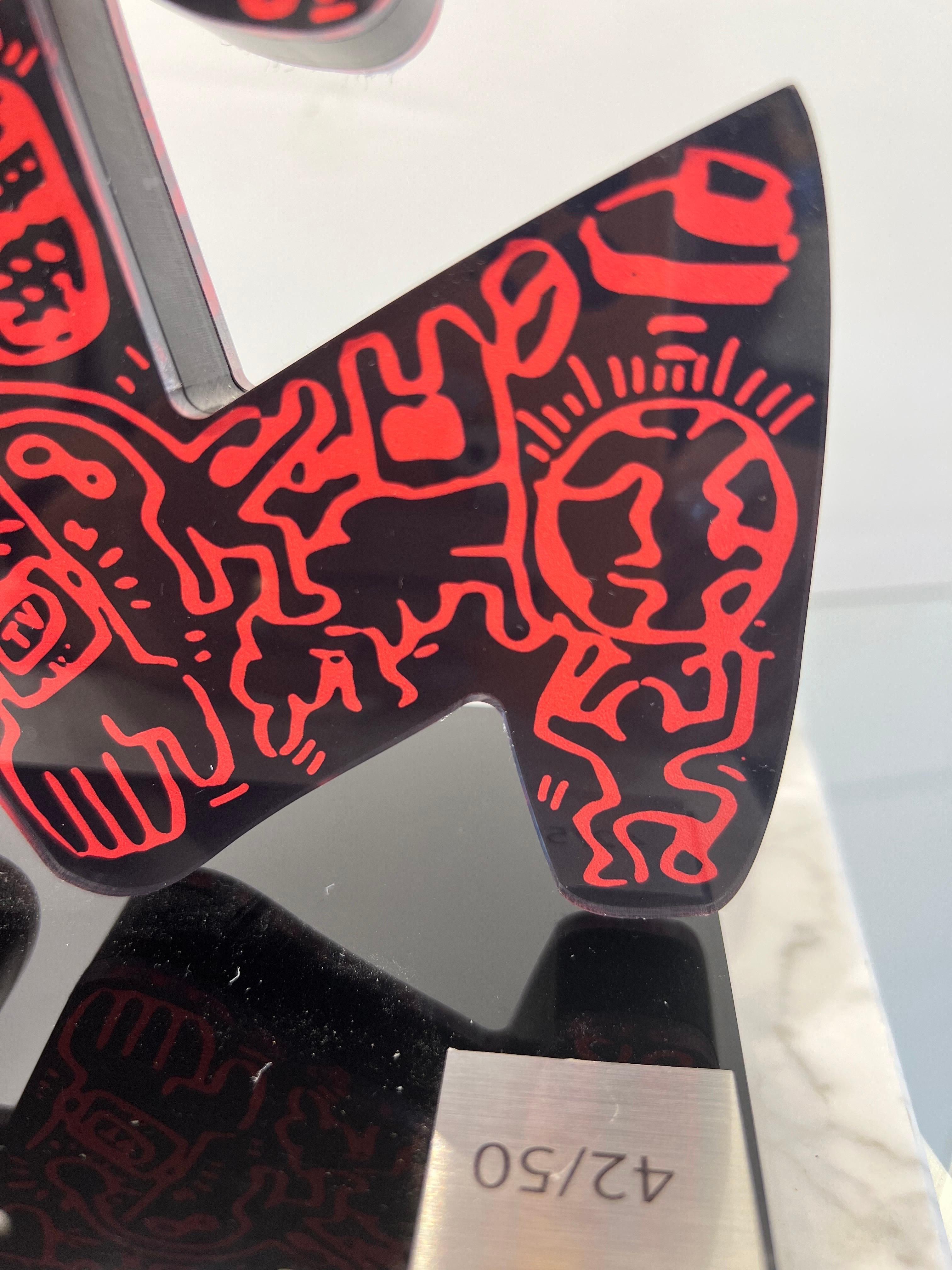 Keith Haring, Man with Snake, sculpture d'un homme avec un serpent, sculpture acrylique. 3