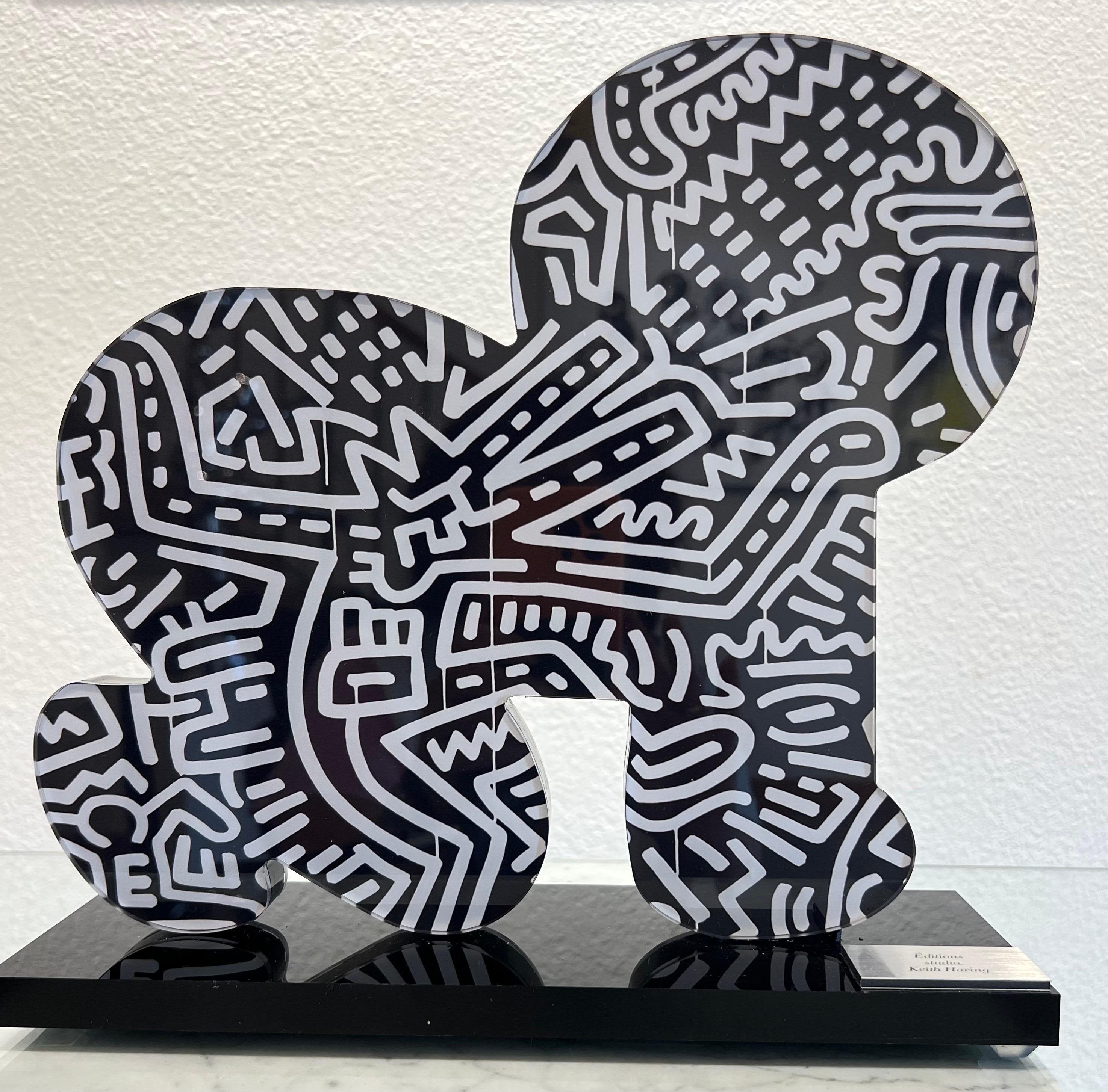 Keith Haring Skulpturen, Baby (Gelb). – Sculpture von (after) Keith Haring