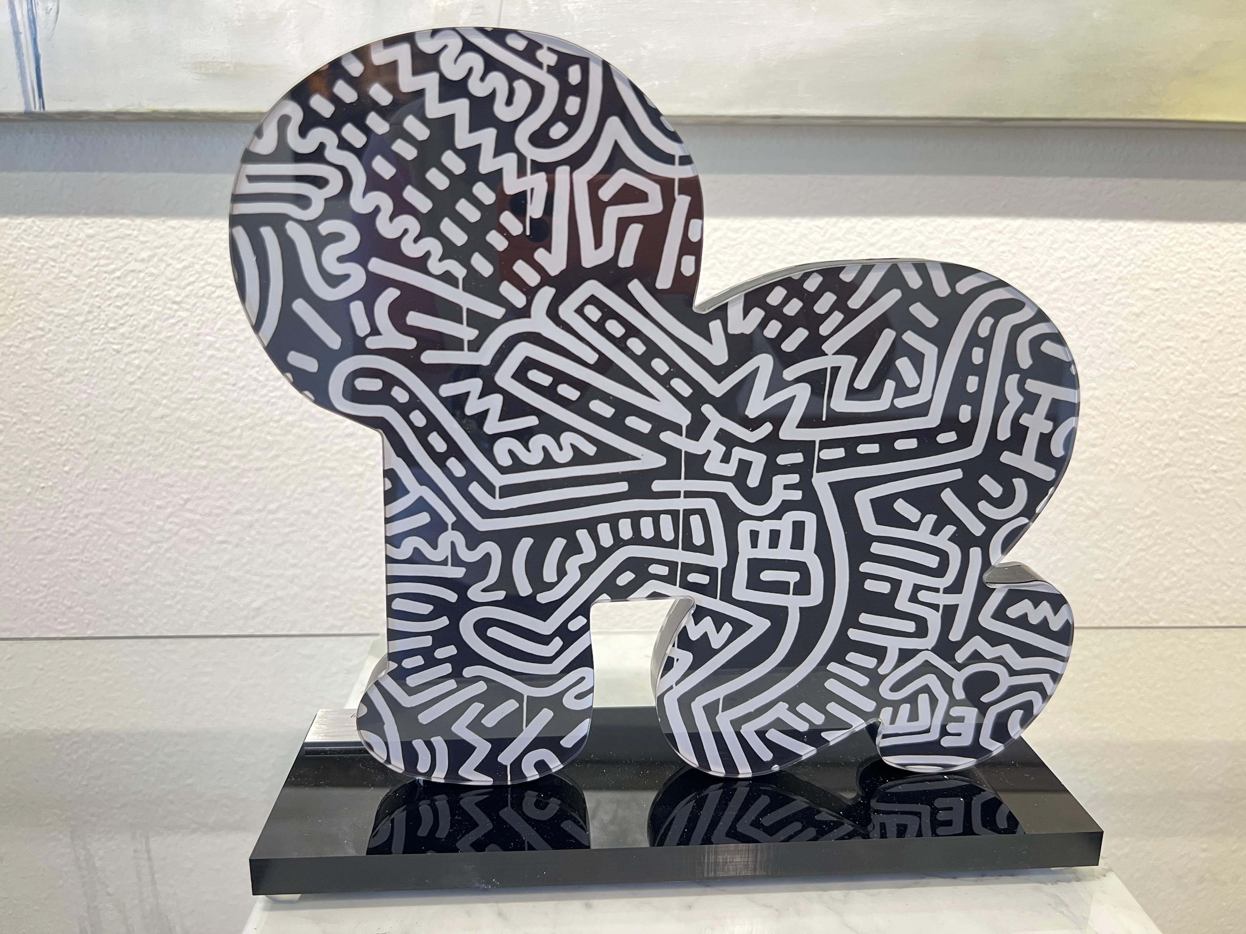 Keith Haring (1958-1990), Nach dem Baby.
Bemalte Plexiglas-Skulptur auf einem Sockel. Studio-Editionen. Signiert und nummeriert, limitierte Auflage von 50 Stück.
32 x 24 x 3 cm; 12.60