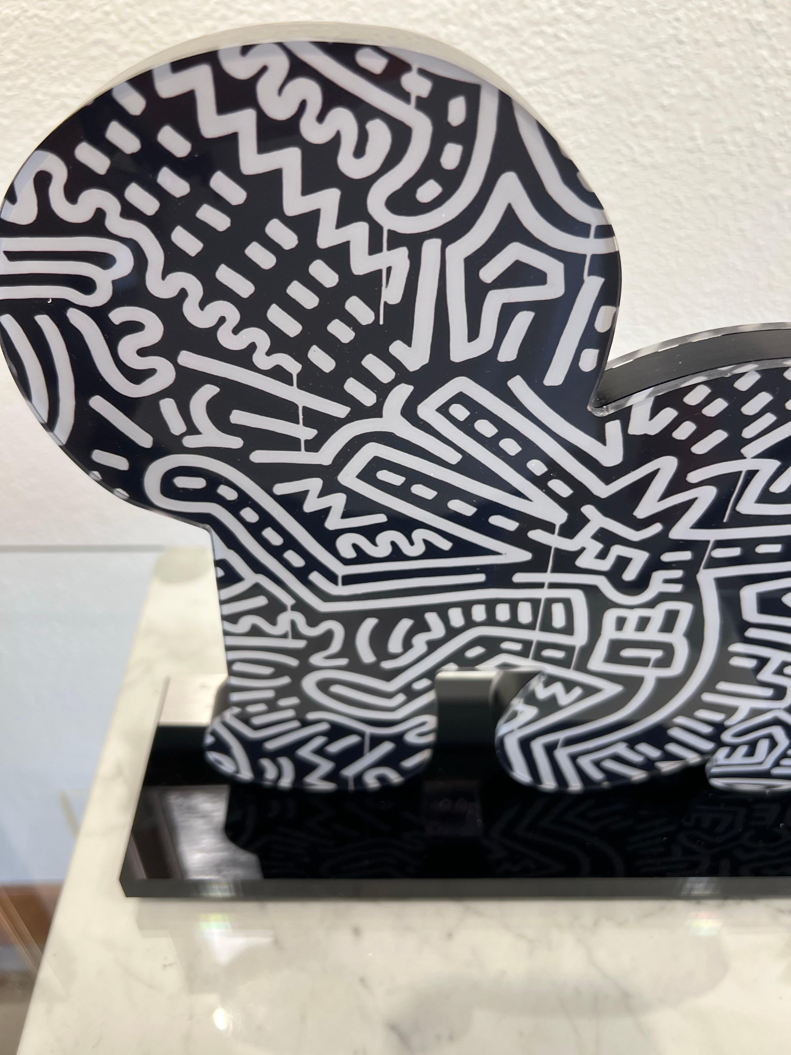 Keith Haring Skulpturen, Baby (Gelb). im Angebot 1