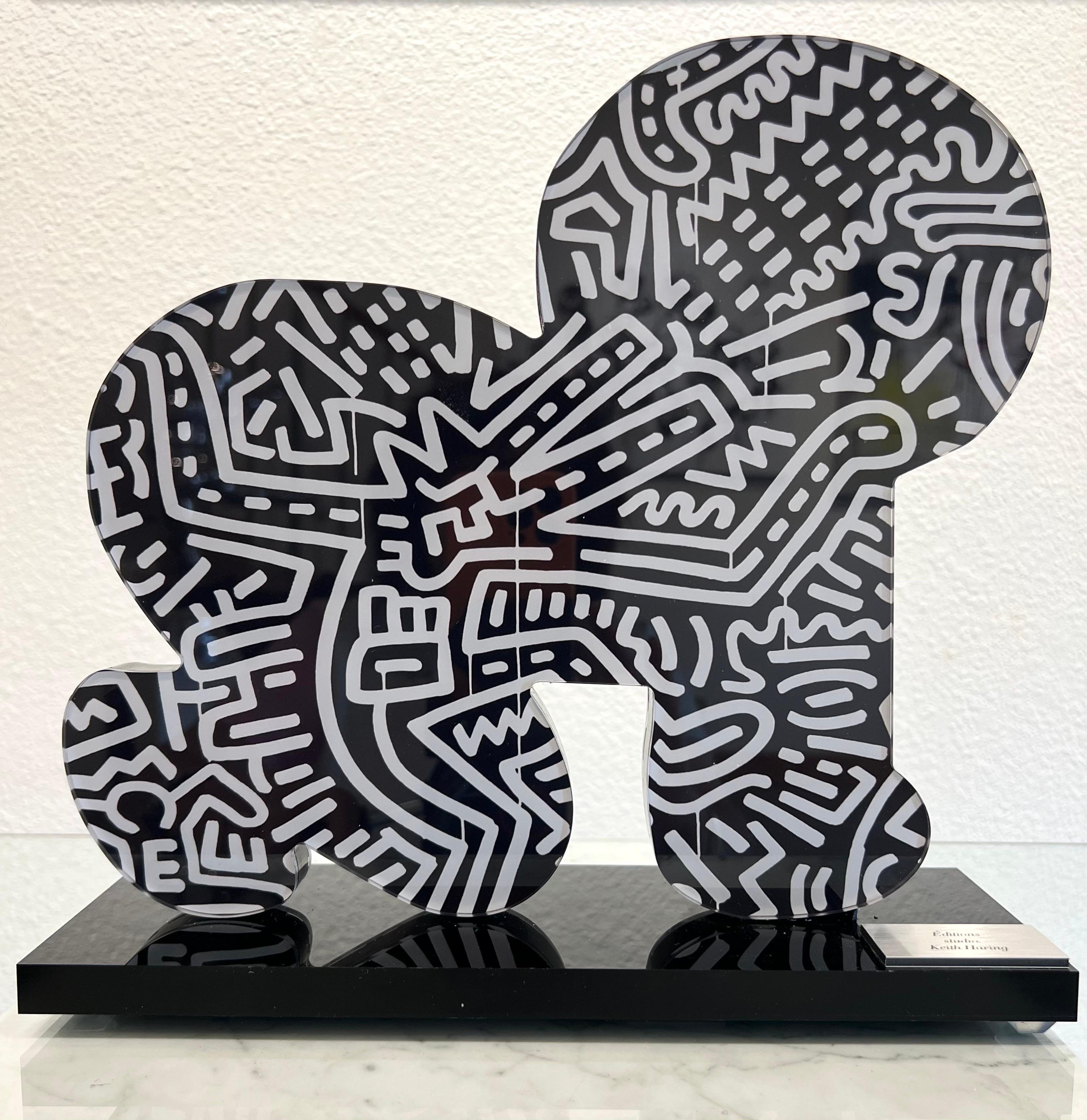 (after) Keith Haring Figurative Sculpture – Keith Haring Skulpturen, Baby (Gelb).