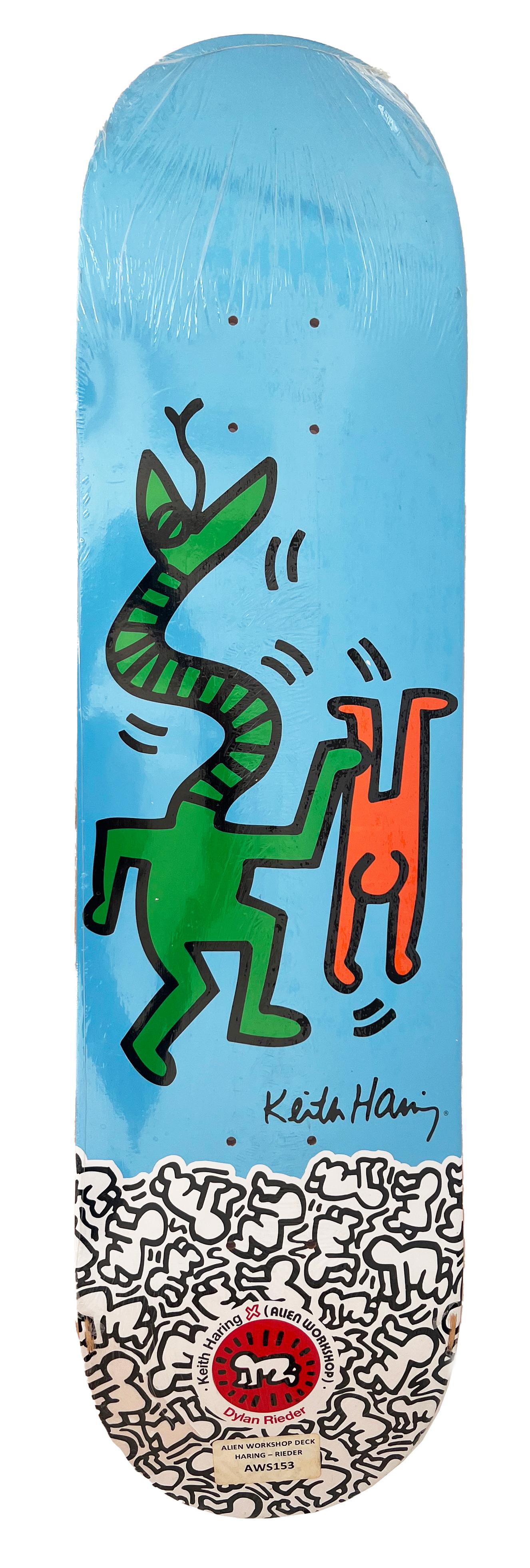 Keith Haring Skateboard Deck Satz von 2 Werken:
Seltenes, vergriffenes Keith Haring Skateboard Deck Set mit einigen der ikonischsten Bilder des Künstlers. Diese Decks entstanden ca. 2012 als Ergebnis der Collaboration zwischen Alien Workshop und der