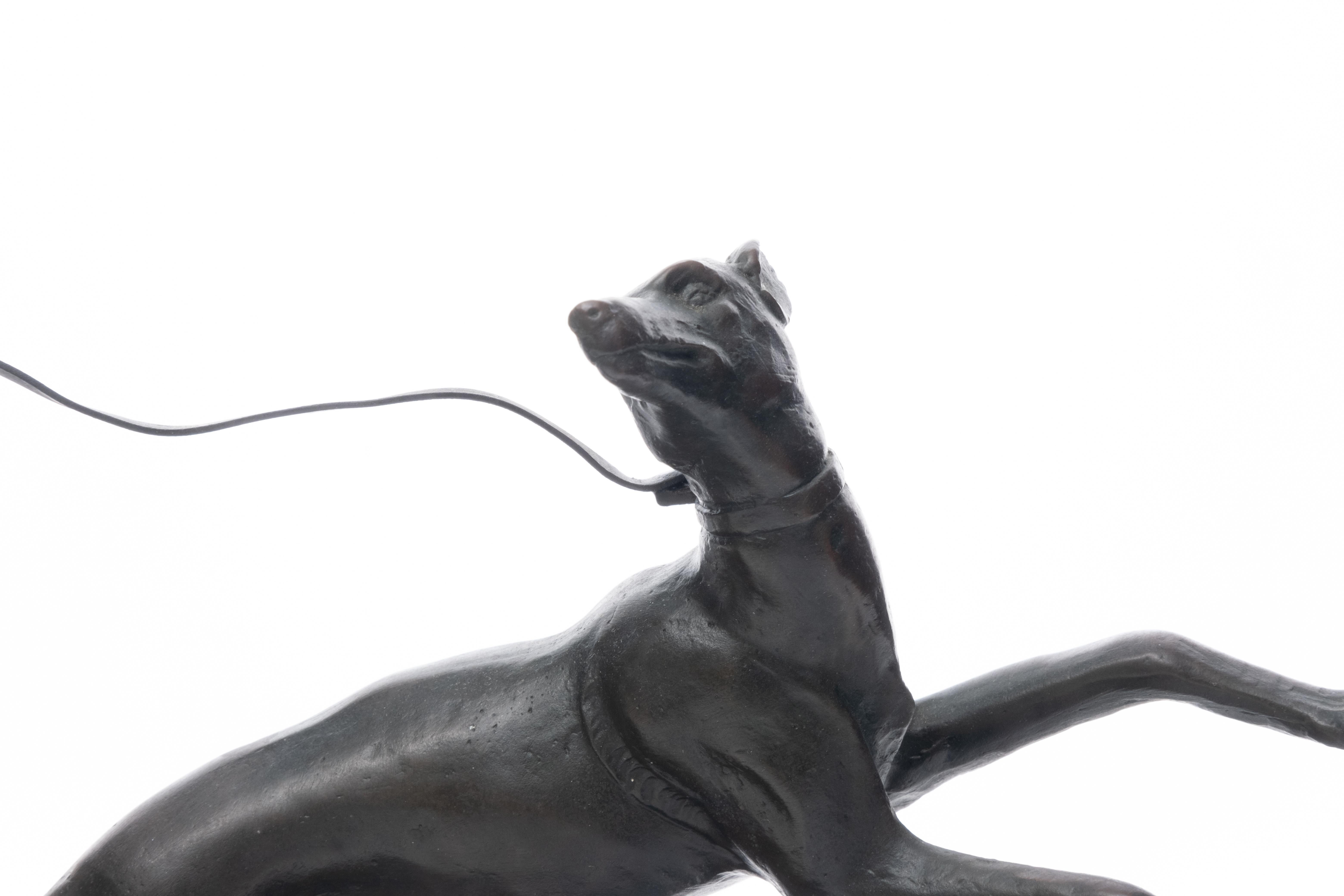 Art déco D'après Marcel Bouraine Sculpture en bronze Art Déco, Femme courant avec des chiens en vente