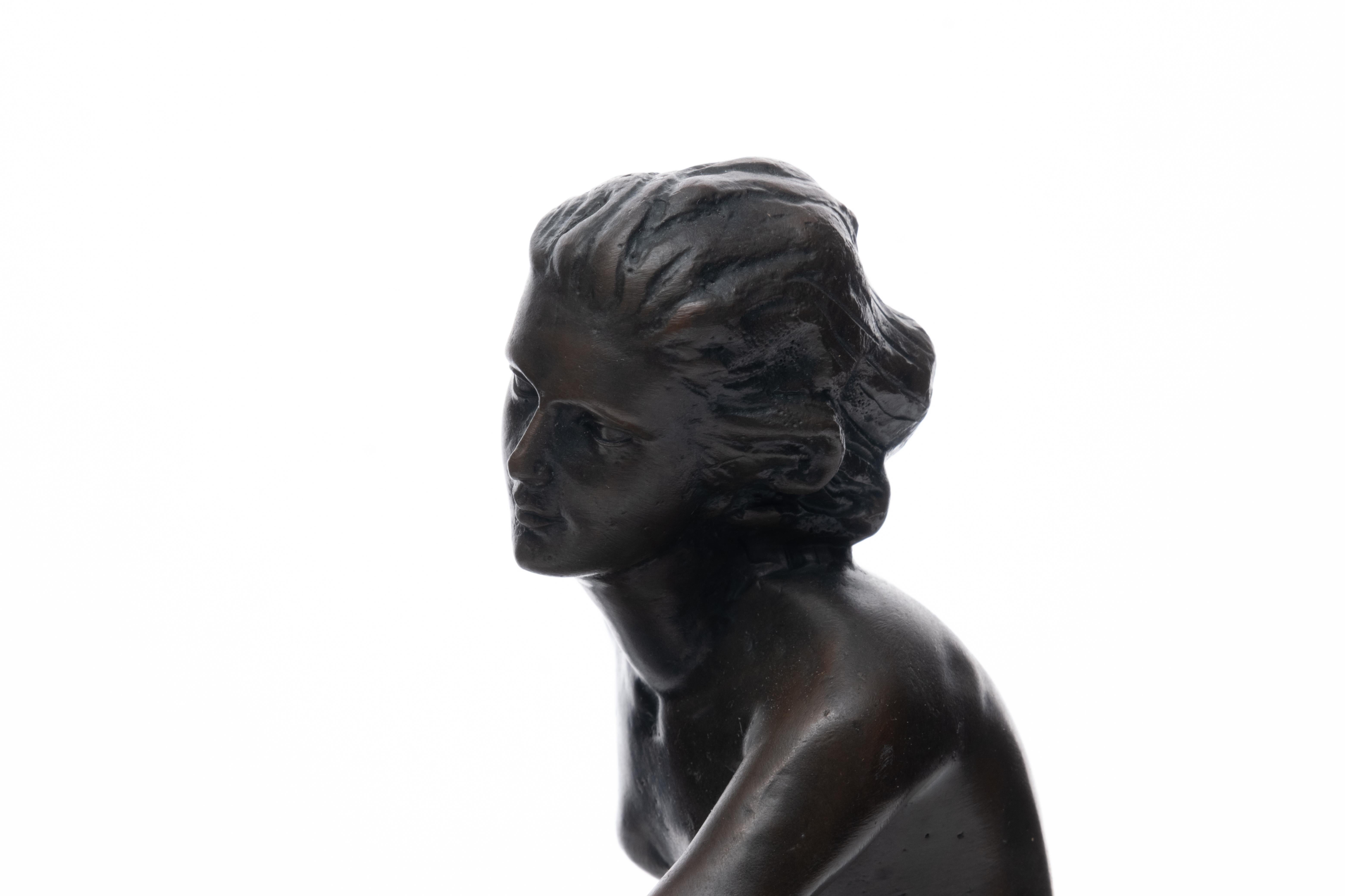 20ième siècle D'après Marcel Bouraine Sculpture en bronze Art Déco, Femme courant avec des chiens en vente