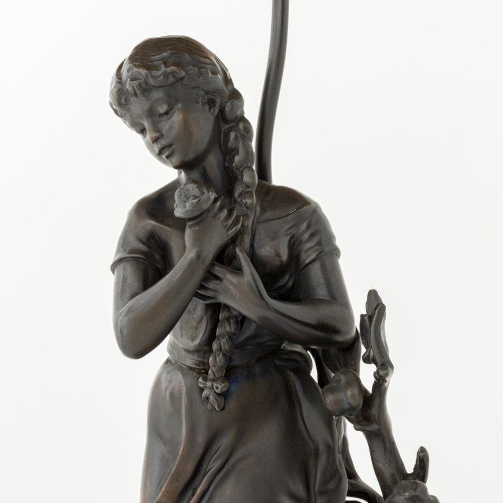 Art nouveau D'après Mathurin Moreau Fille Sculpture Lampe montée en vente