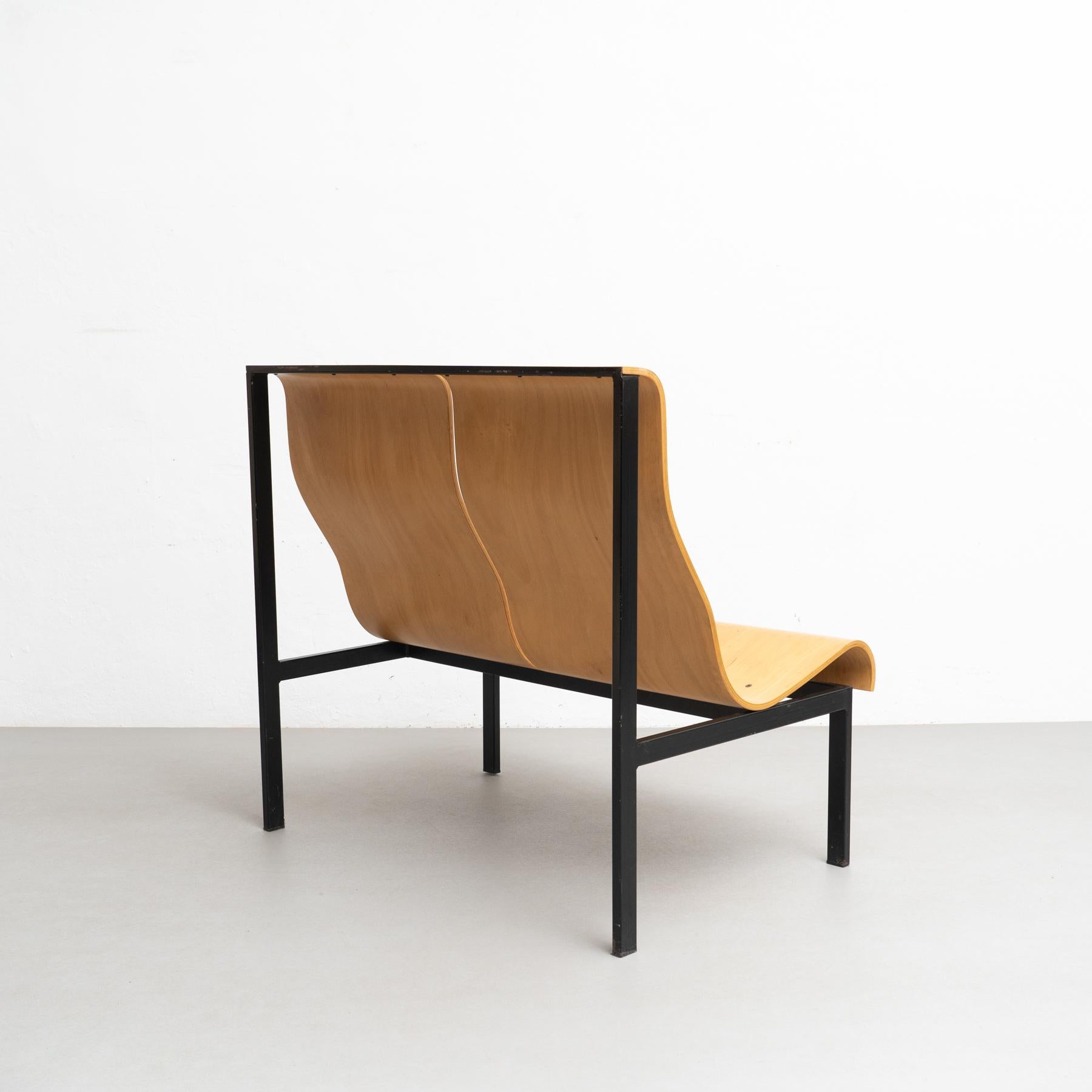 Banc en bois et métal d'après Oscar Tusquets Bon état - En vente à Barcelona, Barcelona
