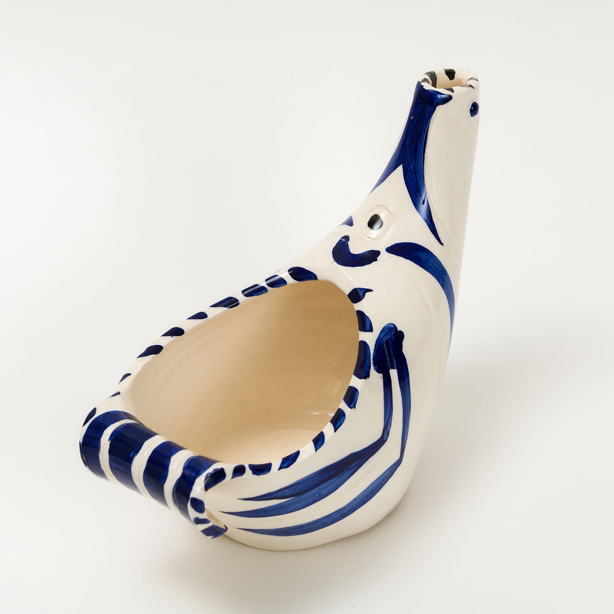 Sujet Colombe (Taubensubjekt) (Beige), Figurative Sculpture, von (after) Pablo Picasso