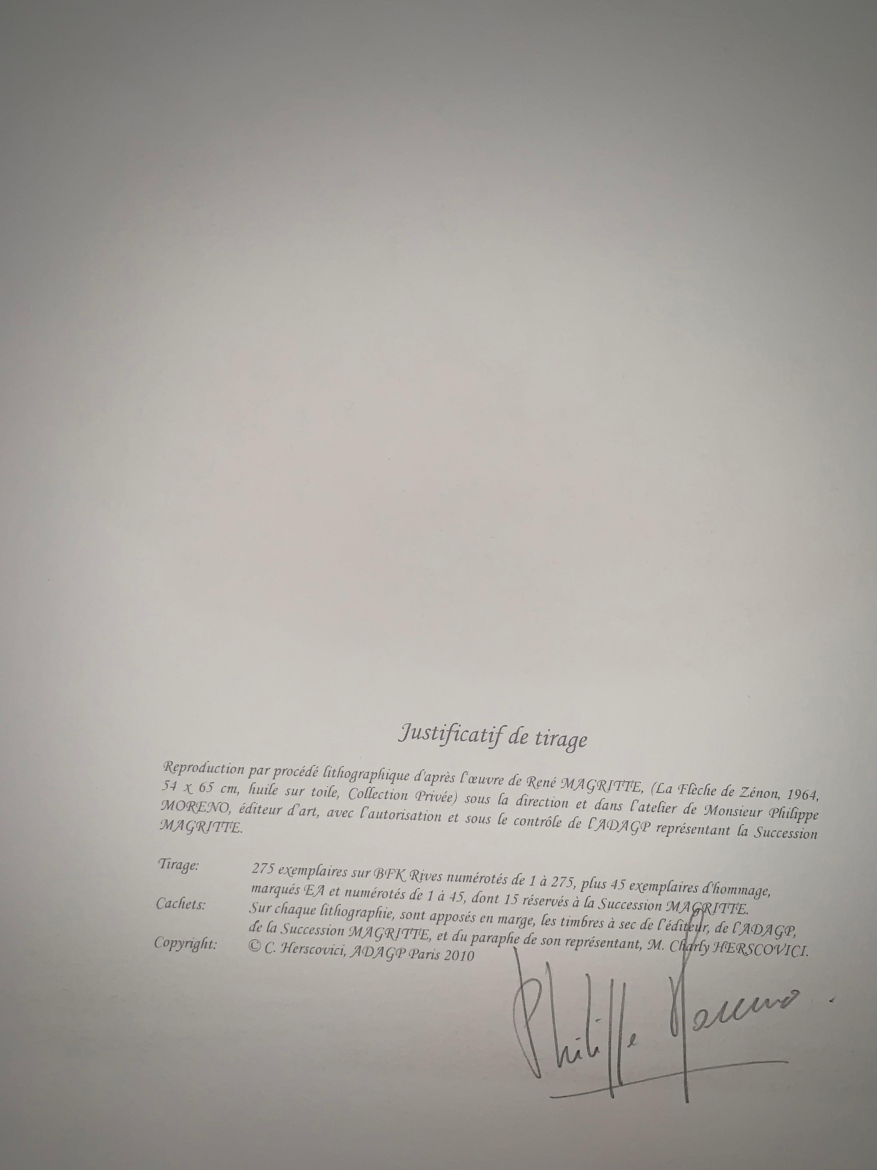 Nummerierung: 138/275
Farblithographie nach dem Öl auf Leinwand von René Magritte aus dem Jahr 1964, signiert von Magritte und nummeriert in einer Auflage von 275 Exemplaren. 
Die Lithographie trägt die Trockenstempel der Magritte-Stiftung und der