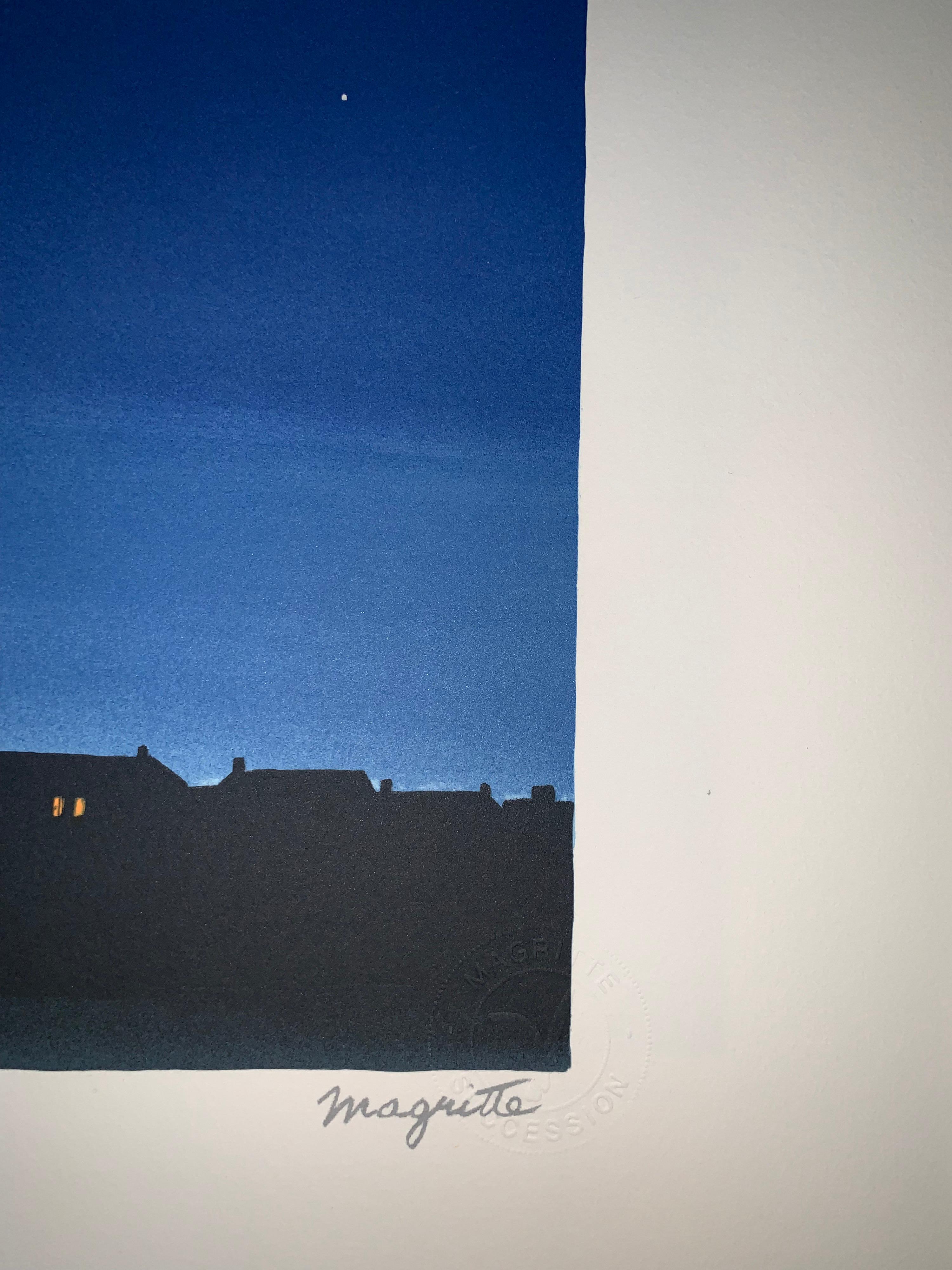 Número: 138/275
Litografía en color según el óleo sobre lienzo de 1967 de René Magritte, impresa con la firma de Magritte y numerada a partir de la edición de 275 ejemplares. 
La litografía lleva los sellos secos de la Fundación Magritte y la ADAGP