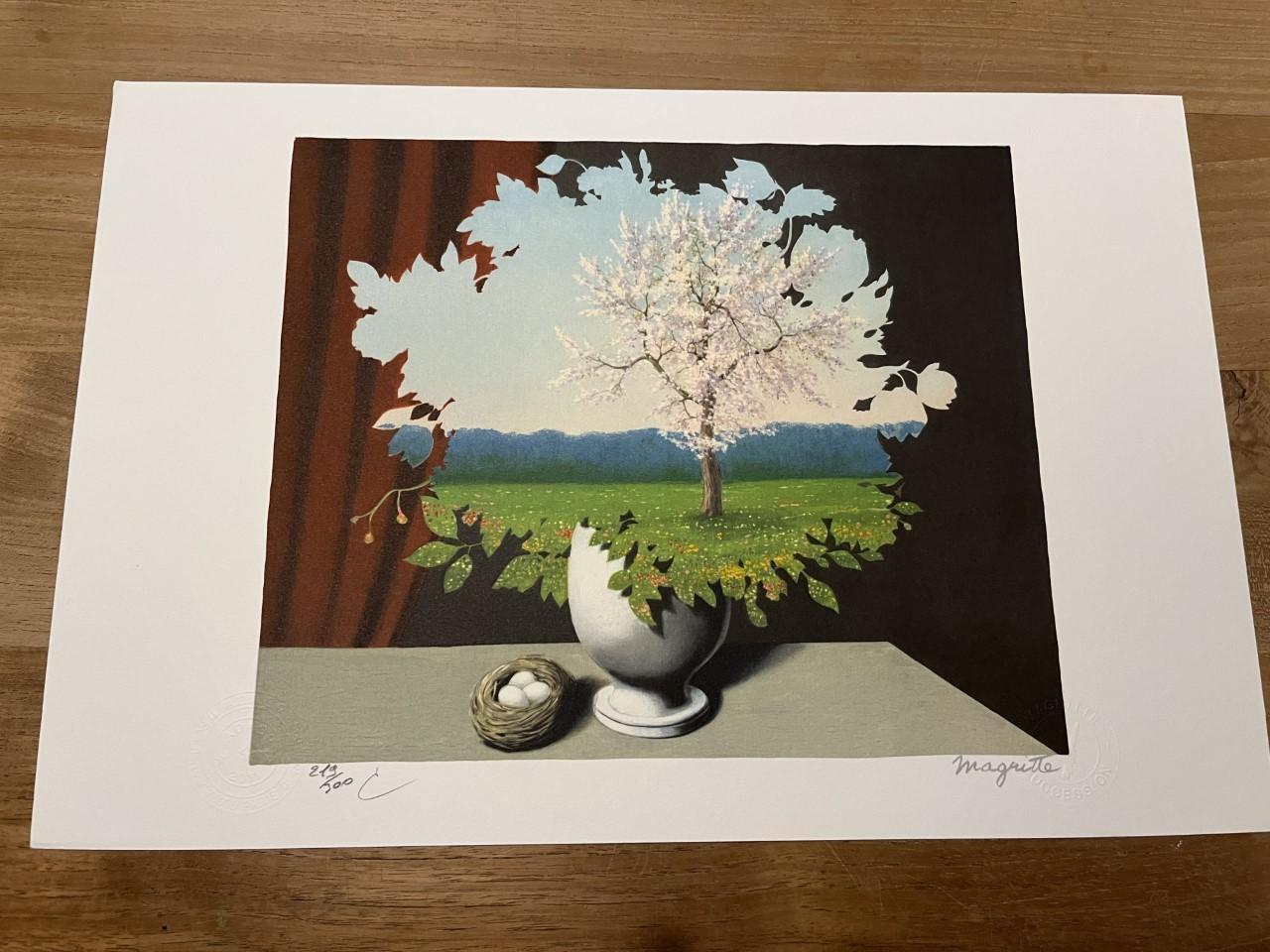 Figurative Print de (after) René Magritte - Le Plagiat - Siglo XX, Surrealista, Litografía, Grabado figurativo