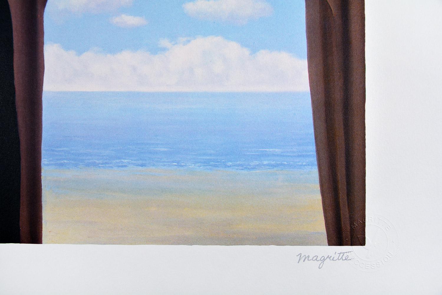 René Magritte -  DÉCALCOMANIE, 1966 (DECALCOMANIA)
Data di creazione: 2010
Mezzo di comunicazione: Litografia su carta BFK Rives
Numero di edizione: 141/275
Dimensioni: 60 x 45 cm
Condizioni: In perfette condizioni, nuovo di zecca e mai