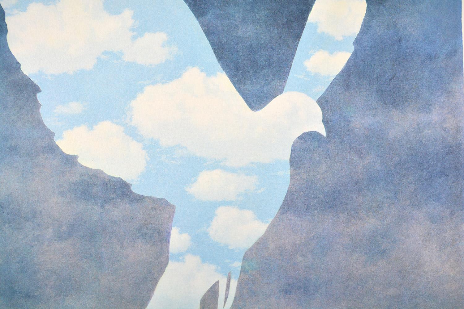 René Magritte LA GRANDE FAMILLE, 1963 Litografia in edizione limitata - Surrealismo - Figurative Print Blu di (after) René Magritte