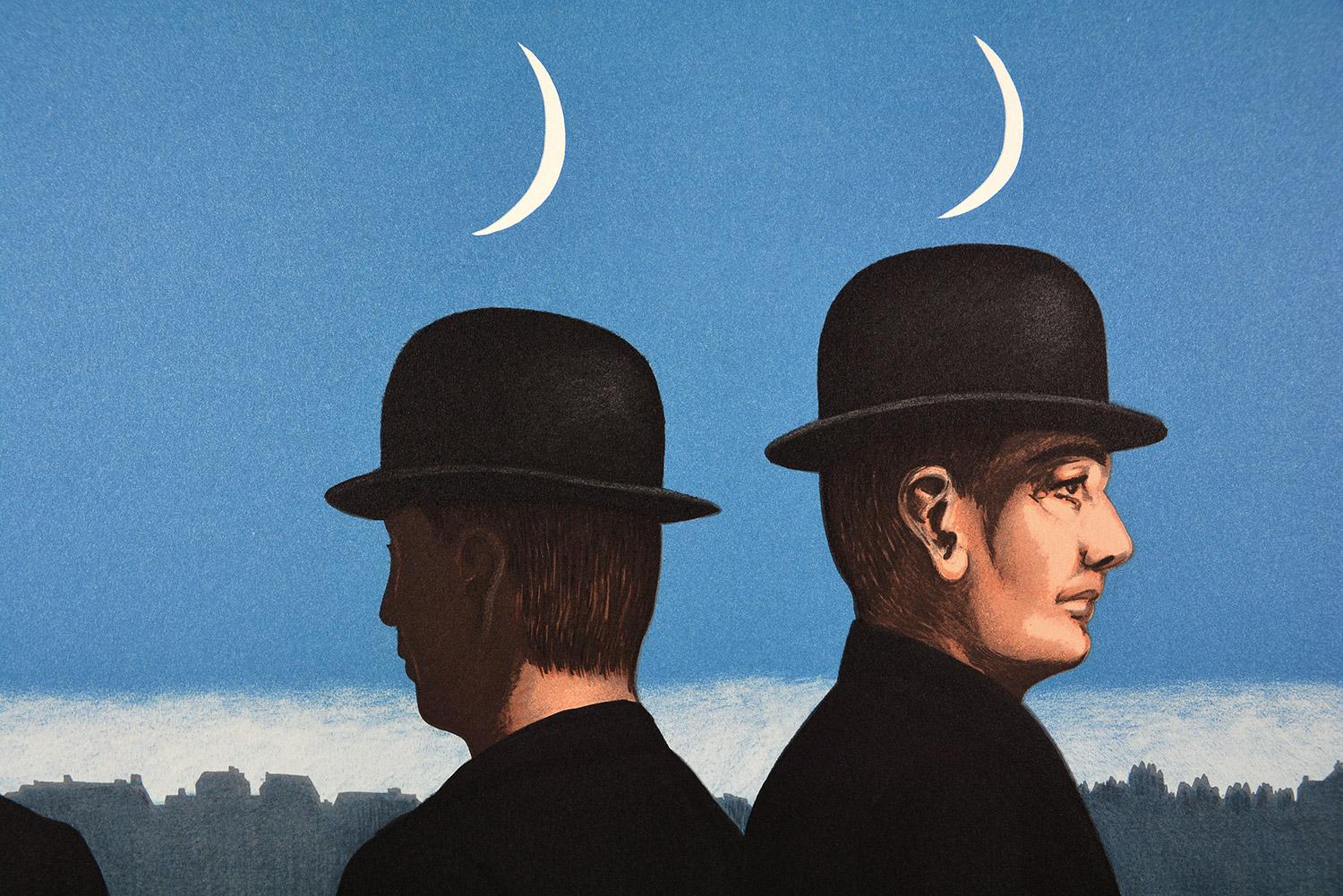 René Magritte - LE CHEF D'OEUVRE OU... Surrealismo Limitado Contemporáneo Francés - Figurative Print Azul de (after) René Magritte