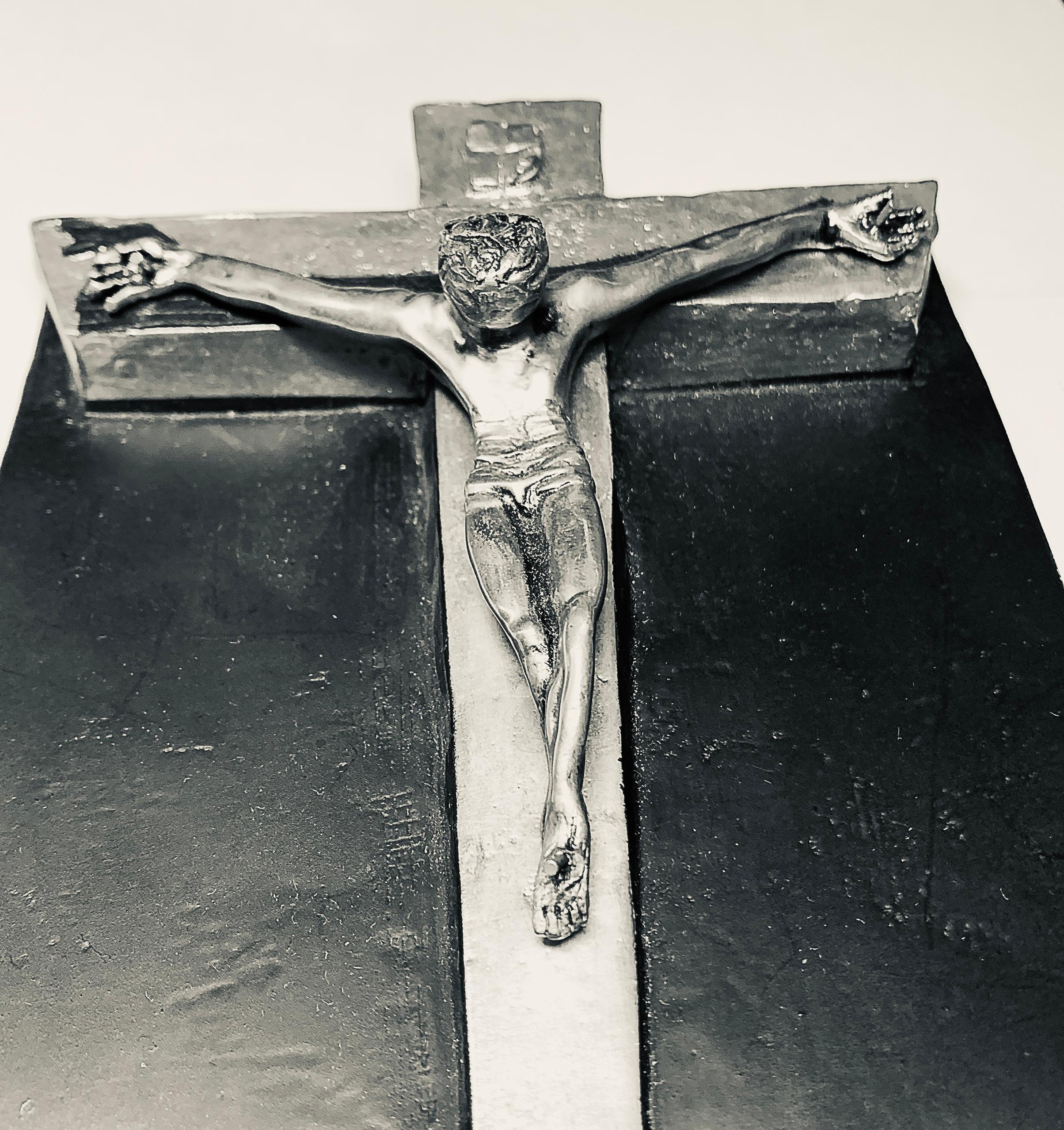 salvador dali crucifix