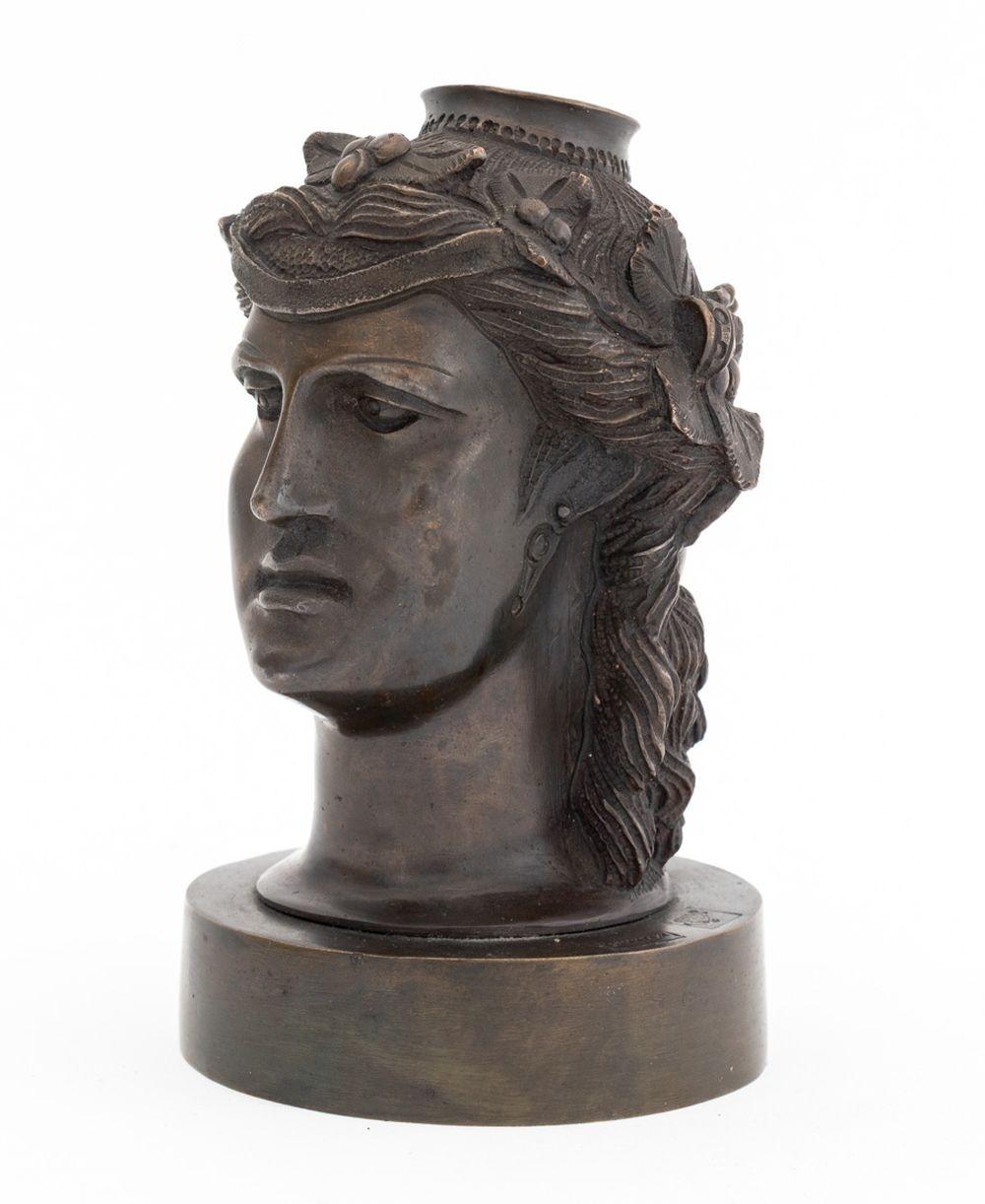 Neoclassico Dopo l'antico vaso etrusco bifronte in bronzo in vendita