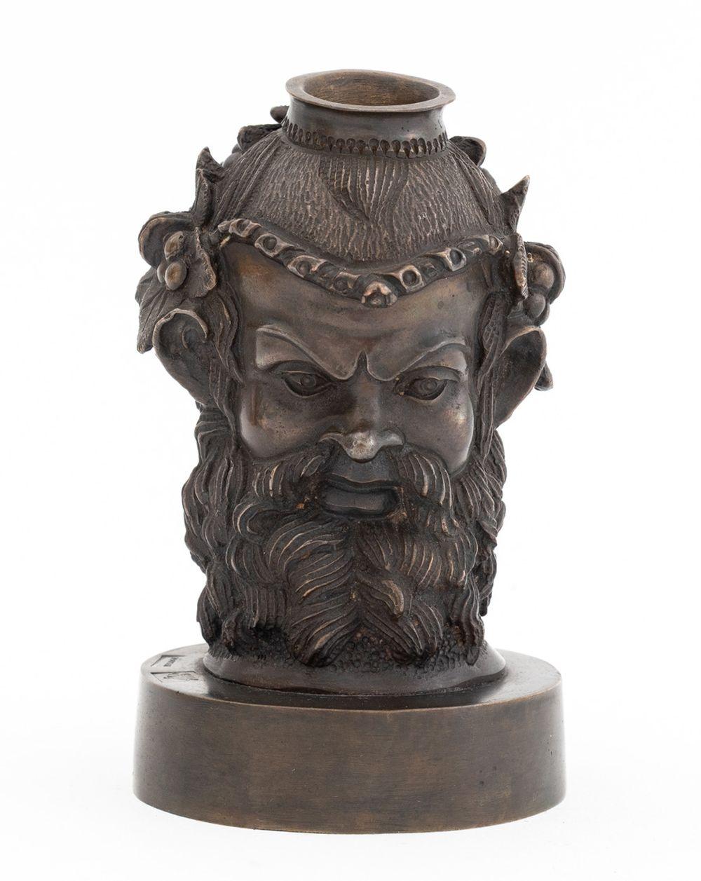 Russo Dopo l'antico vaso etrusco bifronte in bronzo in vendita