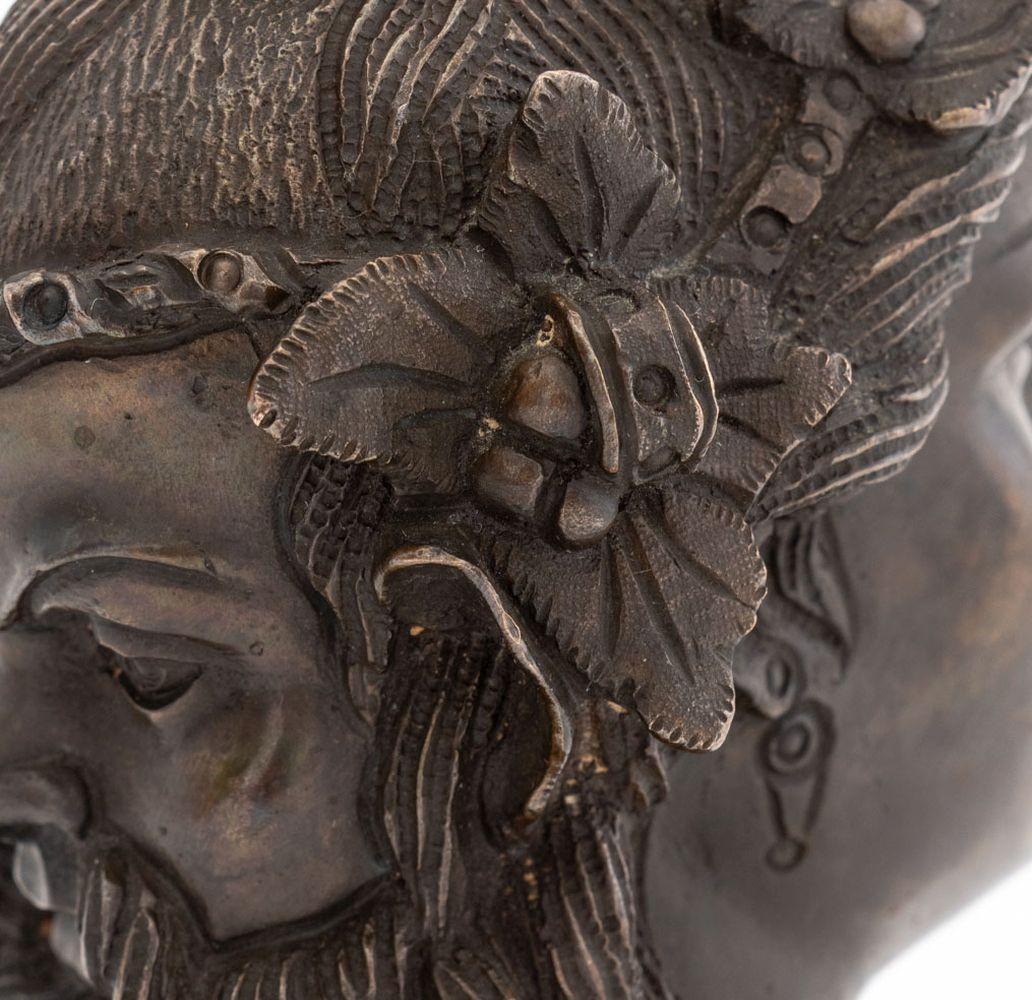 Bronzo Dopo l'antico vaso etrusco bifronte in bronzo in vendita