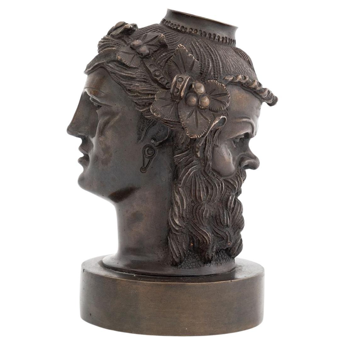 Dopo l'antico vaso etrusco bifronte in bronzo in vendita