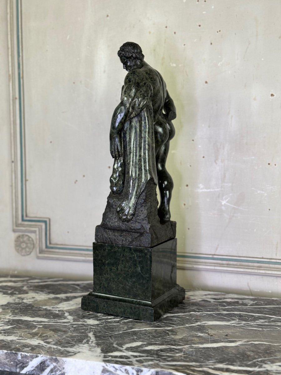 Italiano Dopo l'Ercole Farnese, scultura in marmo serpentino in vendita