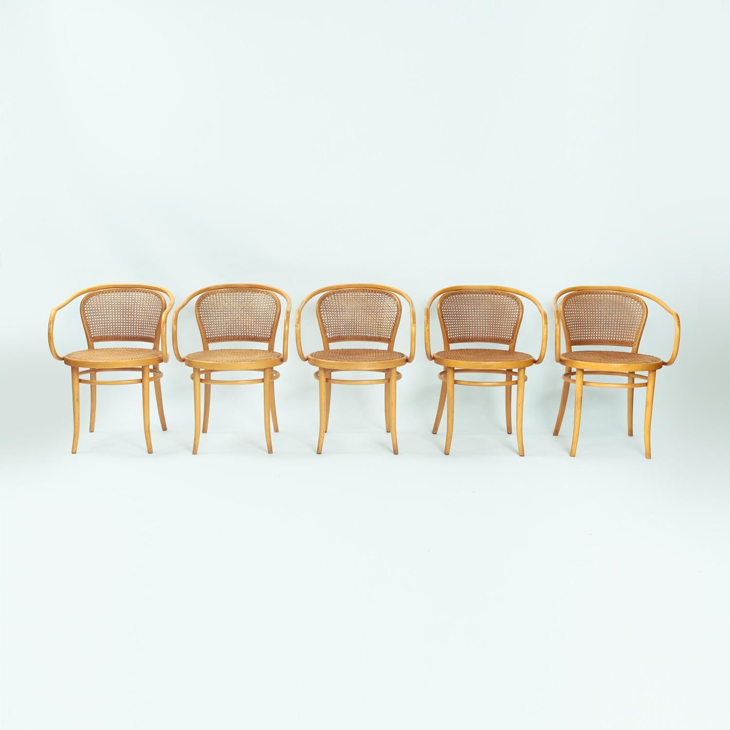 Thonet chair no. 210 chair was designed around 1900 by gebrüder thonet.

No. 210 is related to no. 209, the model with open back.

This timeless model is a favorite of le corbusier.

This stole was produced in the 1970s in evil czechoslovakia by