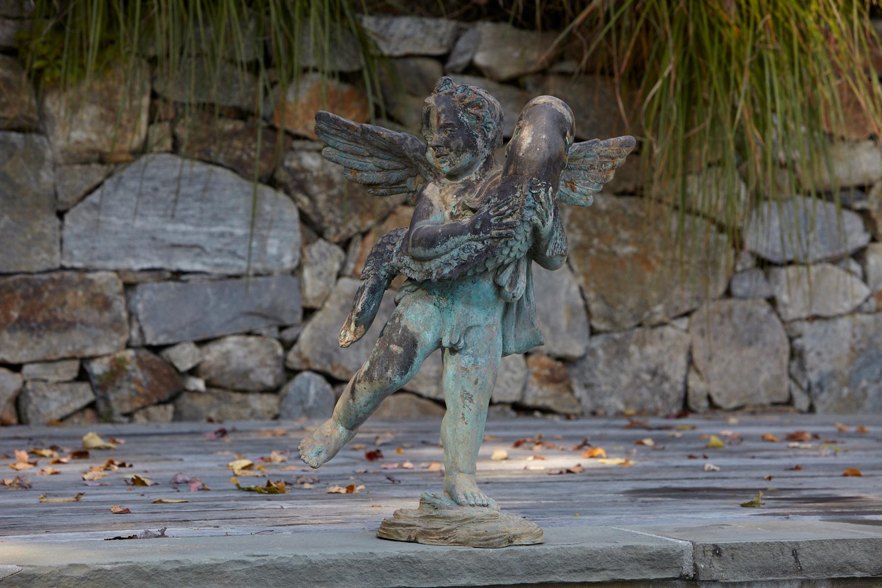 Detaillierte Bronze-Wassergartenstatue von Cherub und Fisch von Verrocchio, 1940er Jahre (amerikanisch)