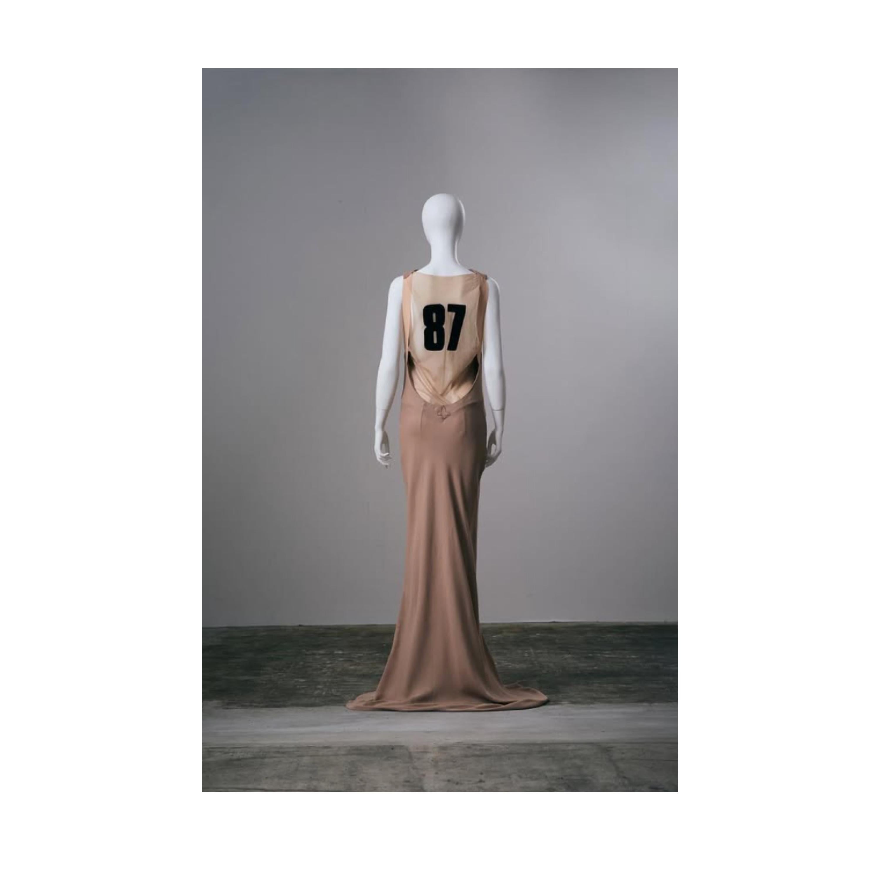 A.F. Vandevorst Frühjahr Sommer 2001 Laufsteg Schrägschnitt Nackt 100% Seide Langes Kleid im Zustand „Gut“ im Angebot in Antwerpen, Vlaams Gewest