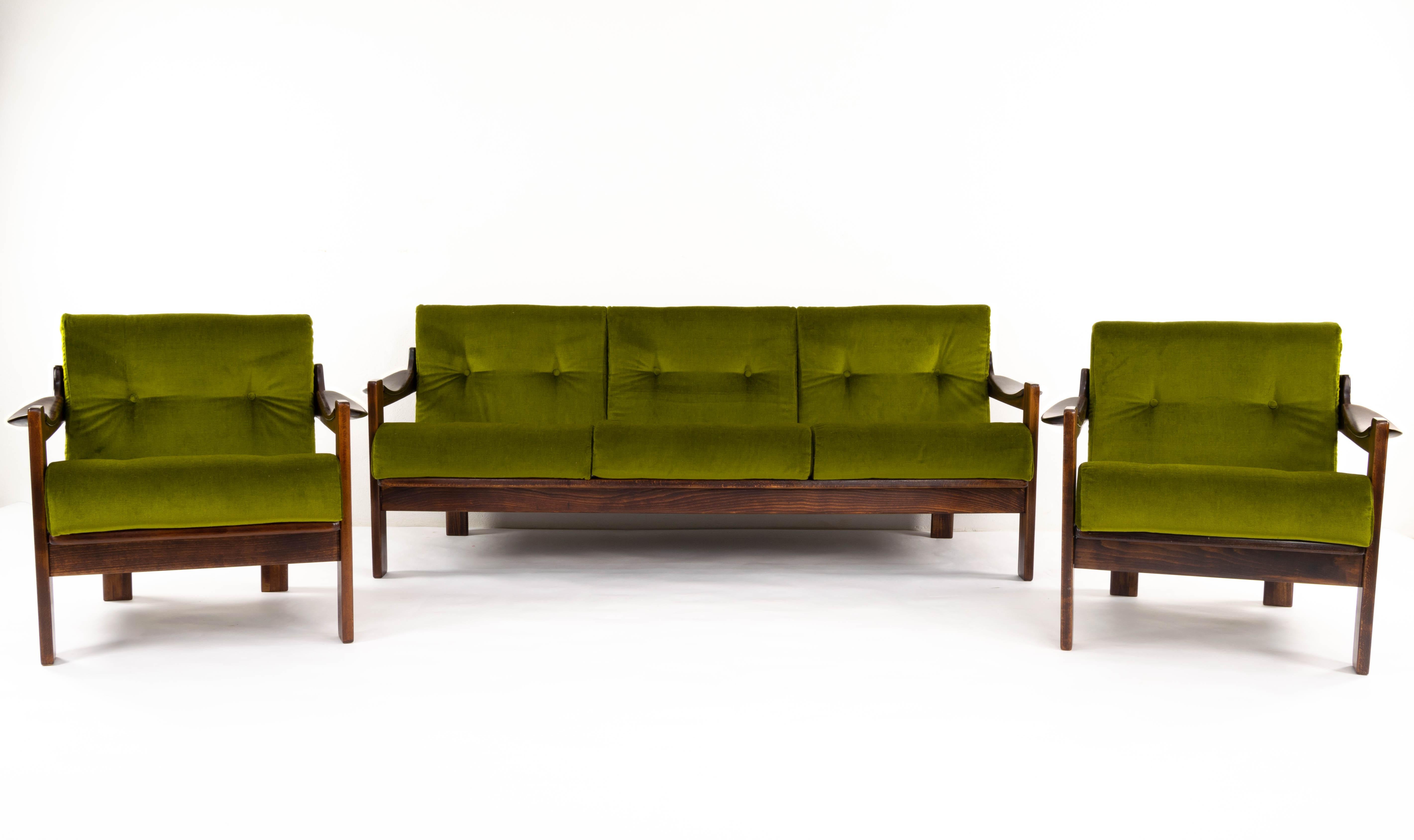 AG Barcelona Mid-Century Modern Velvet and Walnut Three-Seat Sofa, Spain 1970 5