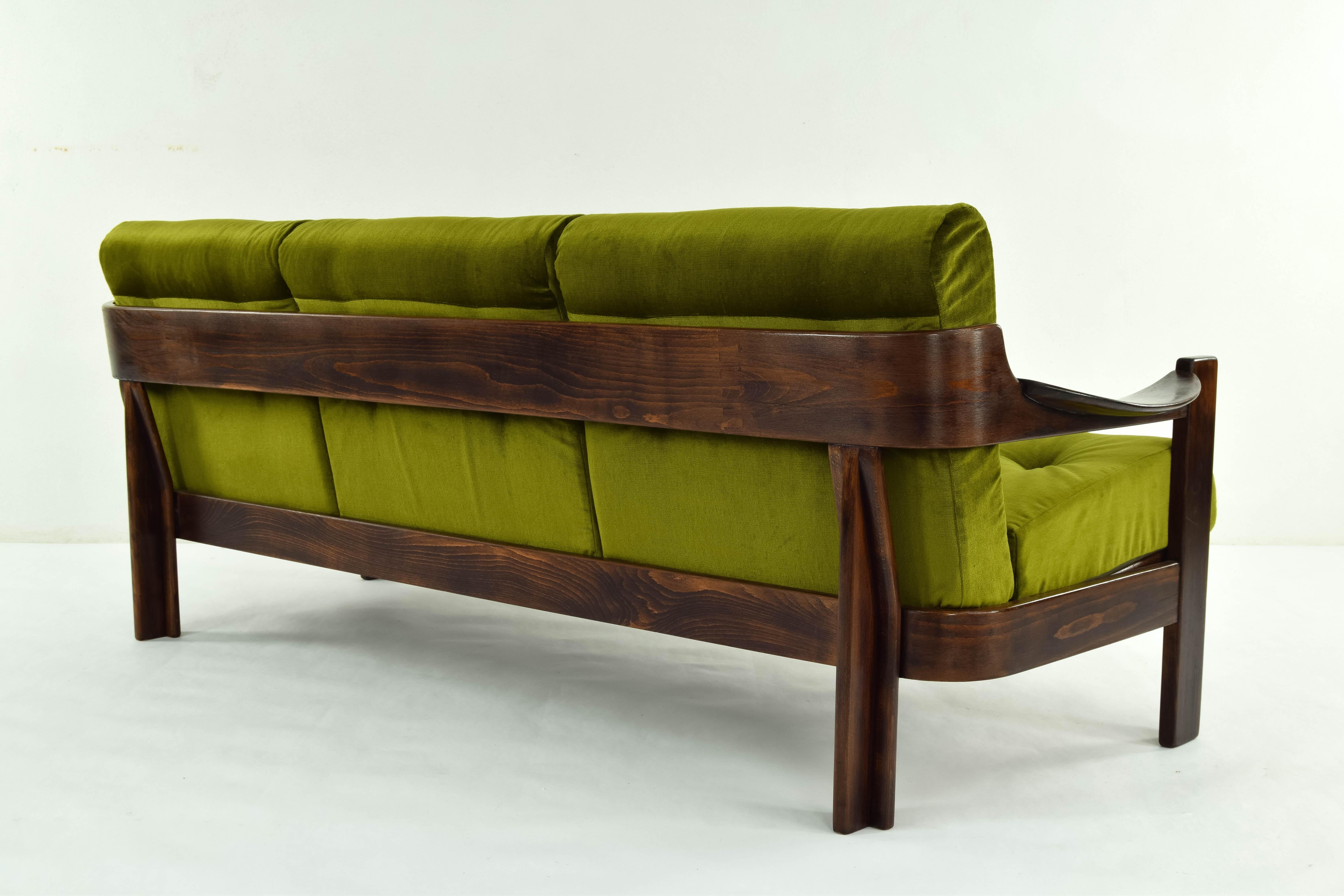 AG Barcelona Mid-Century Modern Velvet and Walnut Three-Seat Sofa, Spain 1970 3