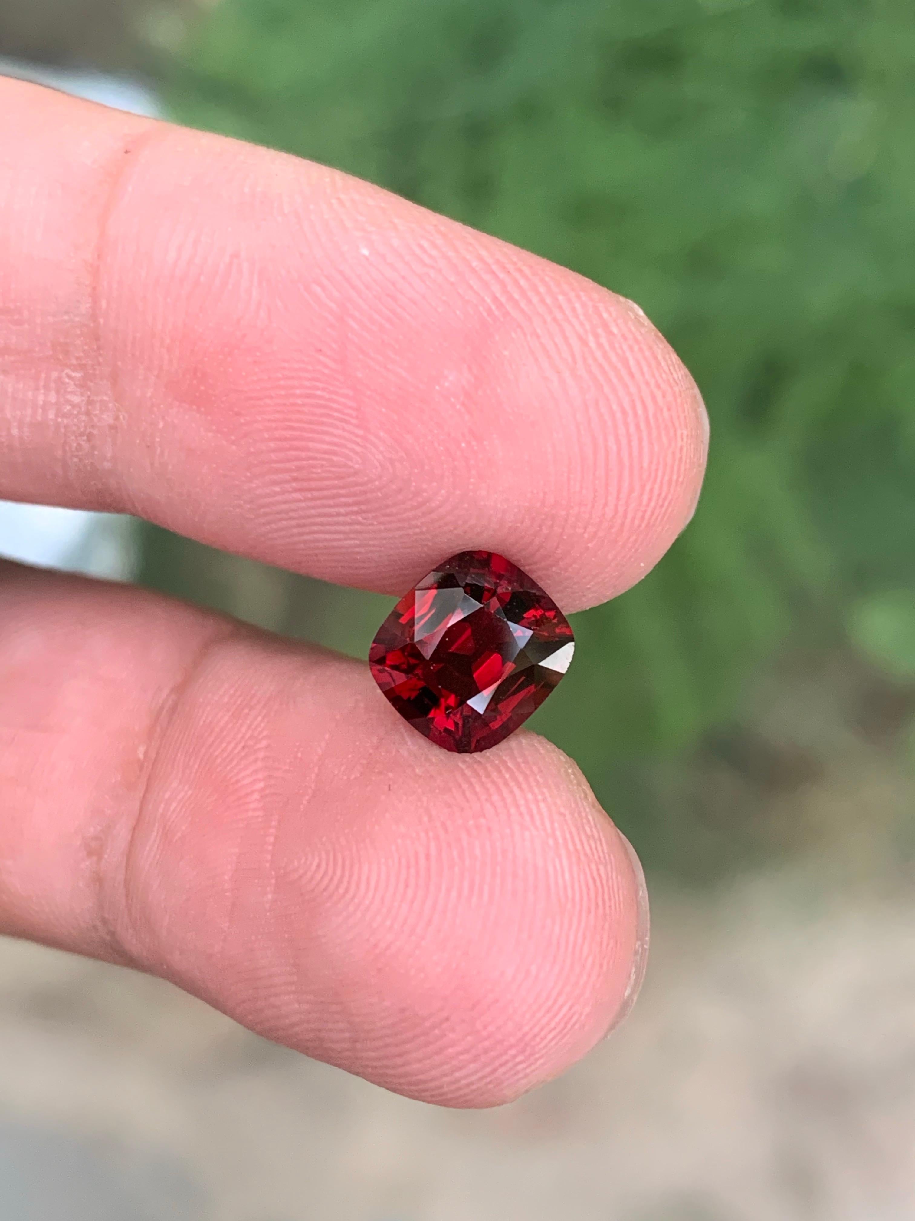 Spinello birmano sciolto naturale certificato AGA da 2,07 carati proveniente dal Myanmar in vendita 4