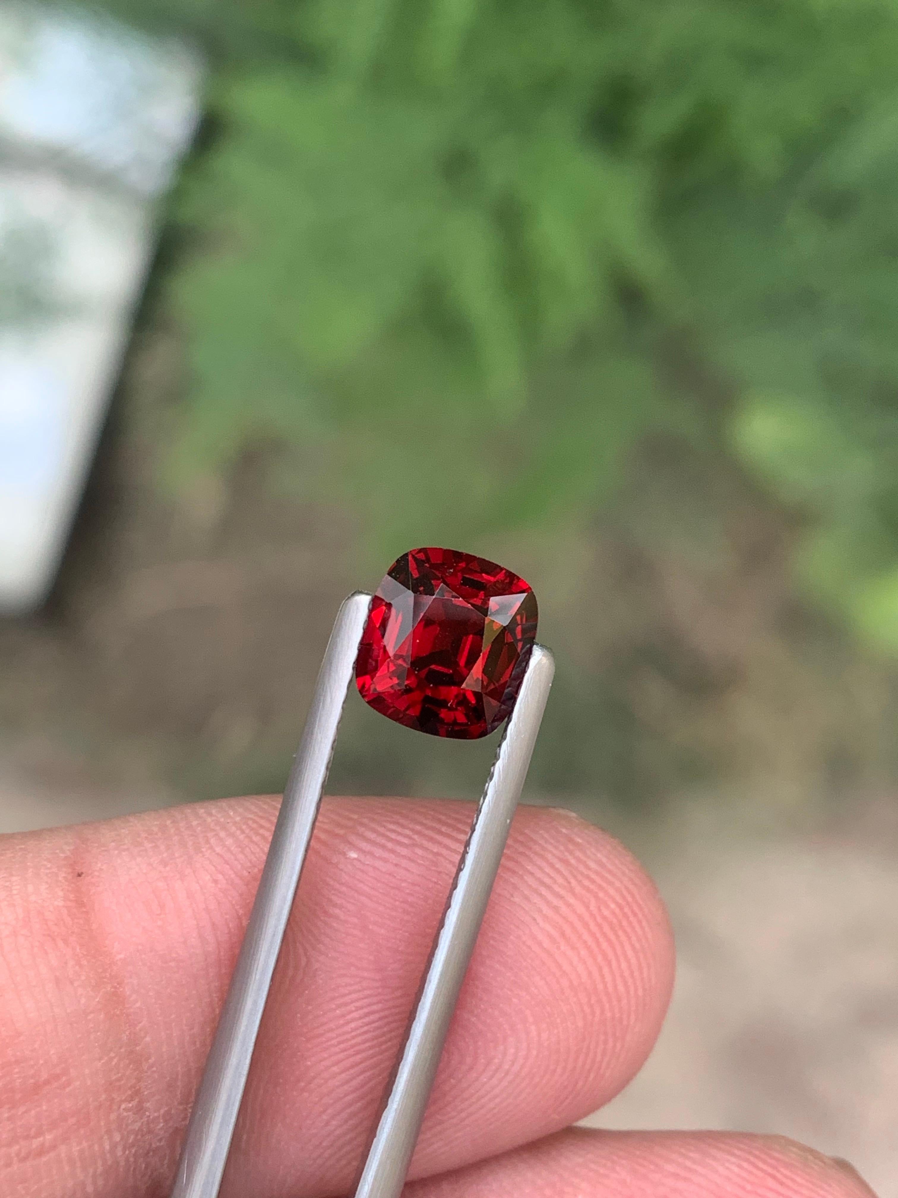 Spinello birmano sciolto naturale certificato AGA da 2,07 carati proveniente dal Myanmar in vendita 1