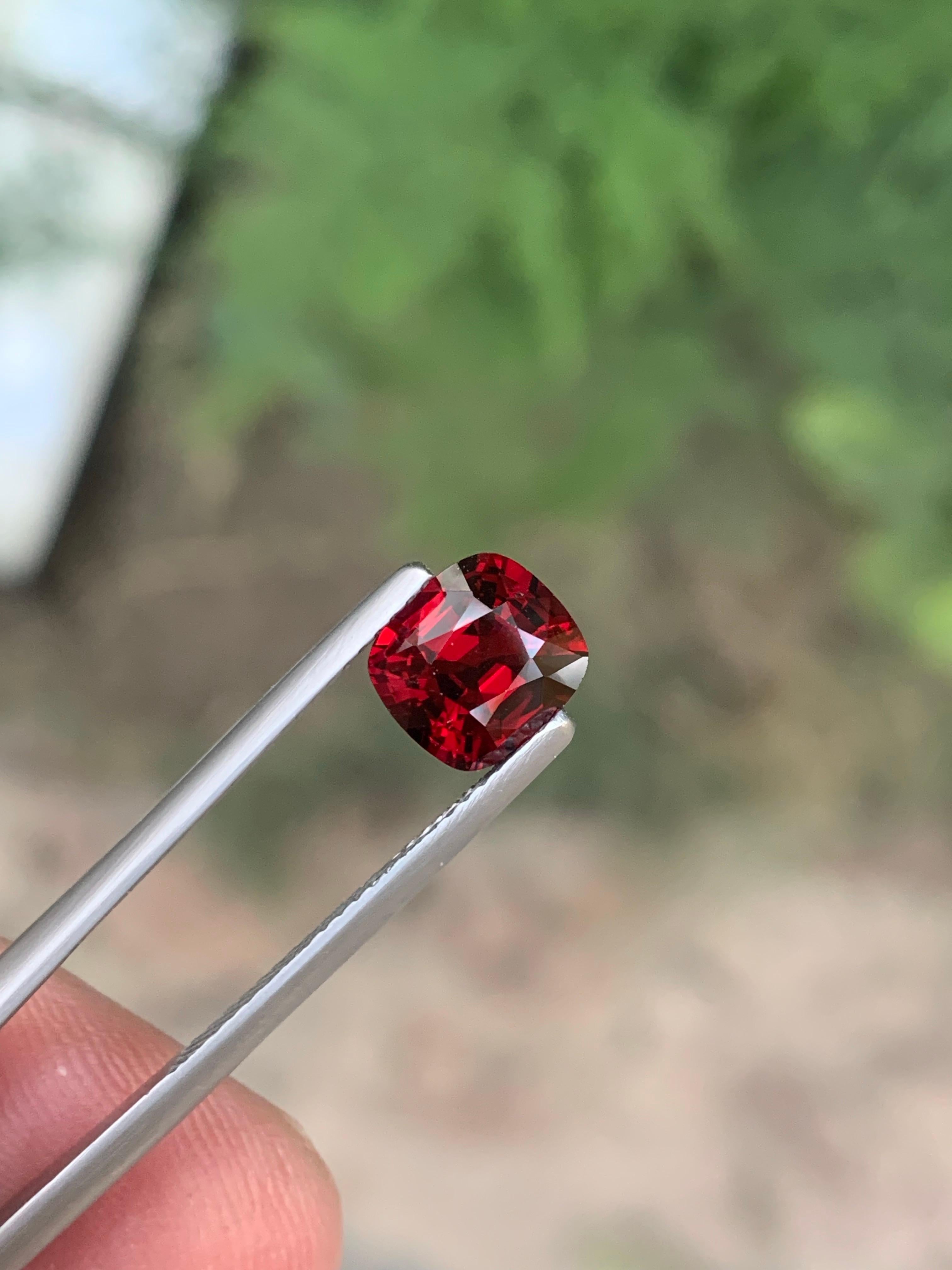 Spinello birmano sciolto naturale certificato AGA da 2,07 carati proveniente dal Myanmar in vendita 2