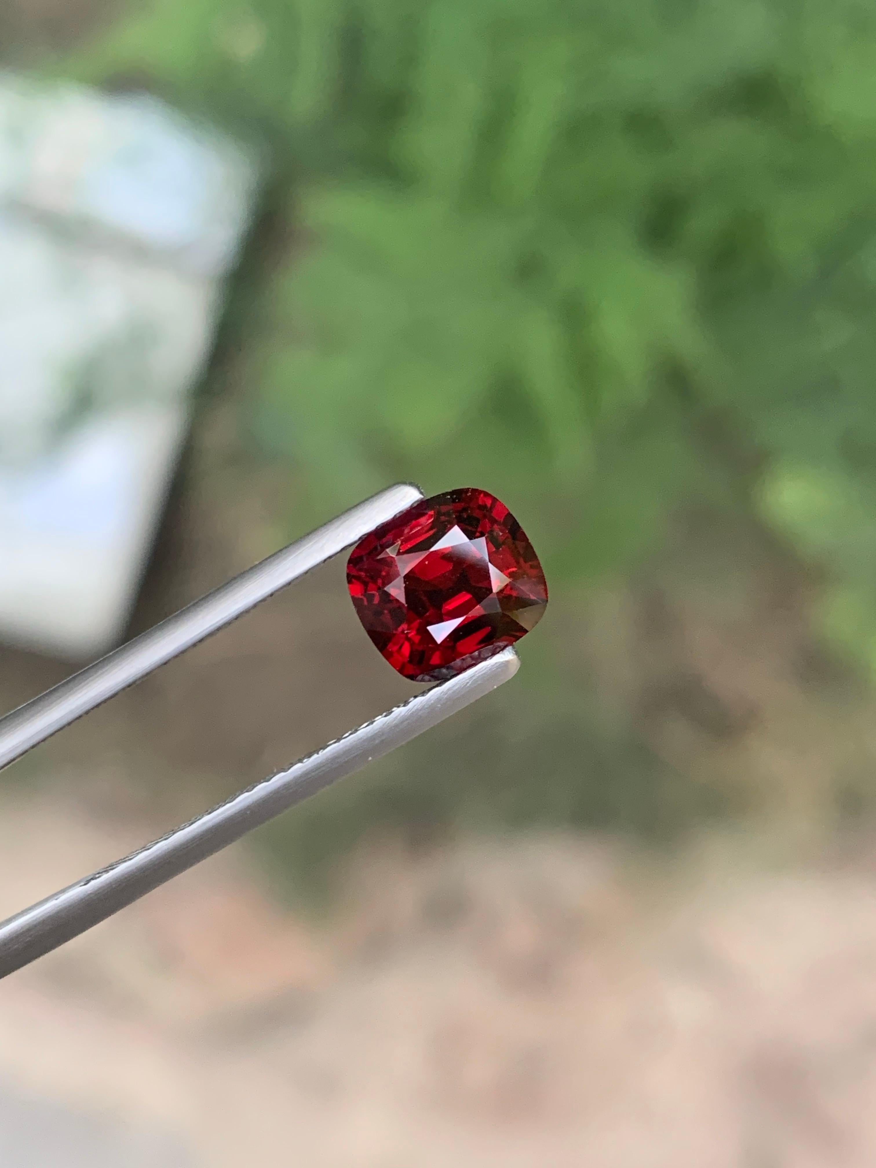 Spinello birmano sciolto naturale certificato AGA da 2,07 carati proveniente dal Myanmar in vendita 3