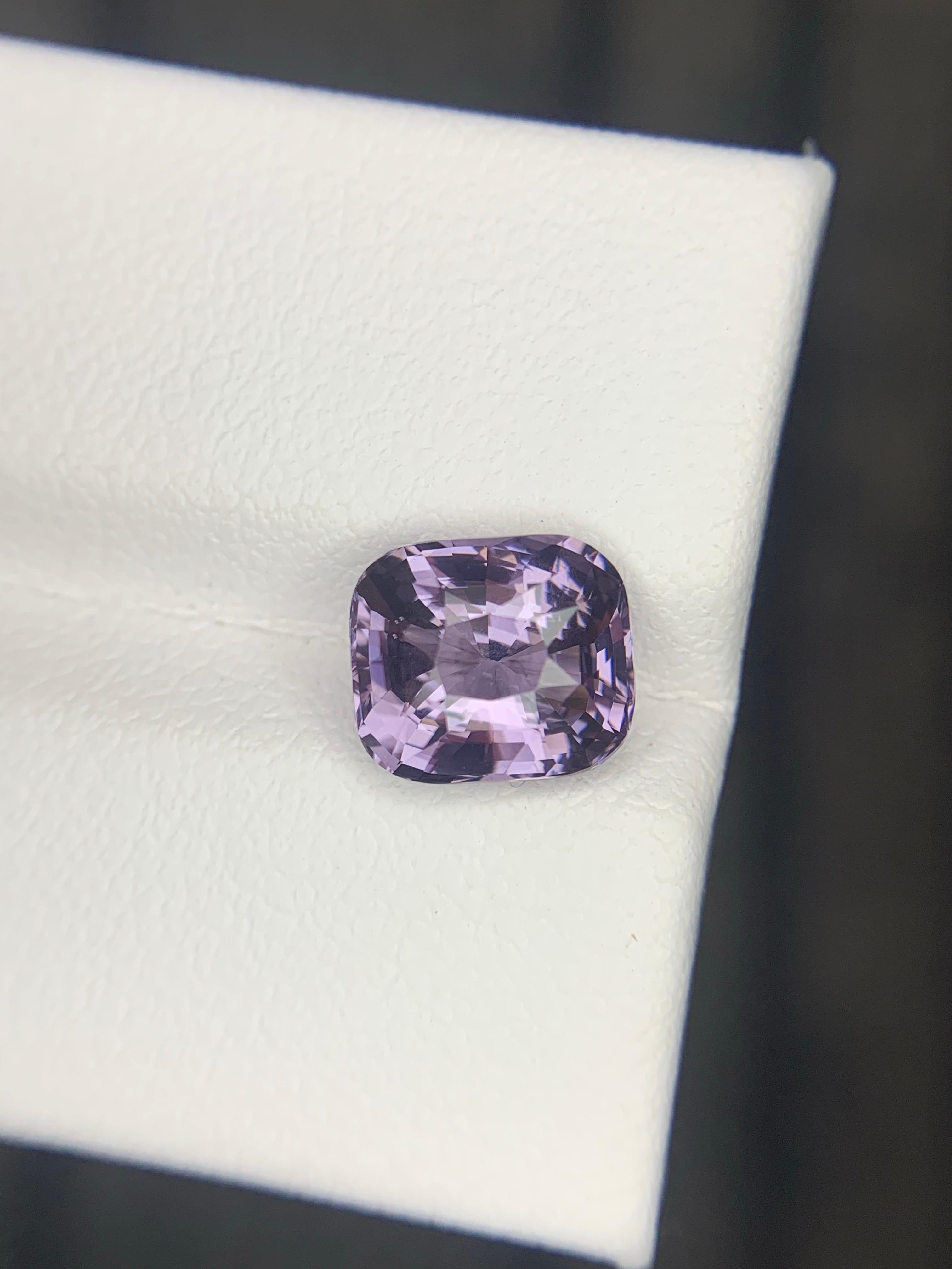 Gemma naturale sciolta con taglio a cuscino di Spinello birmano certificata AGA da 2,56 carati in vendita 5