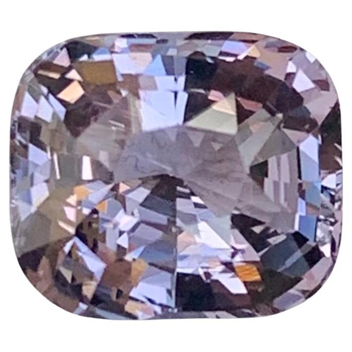 Gemma naturale sciolta con taglio a cuscino di Spinello birmano certificata AGA da 2,56 carati