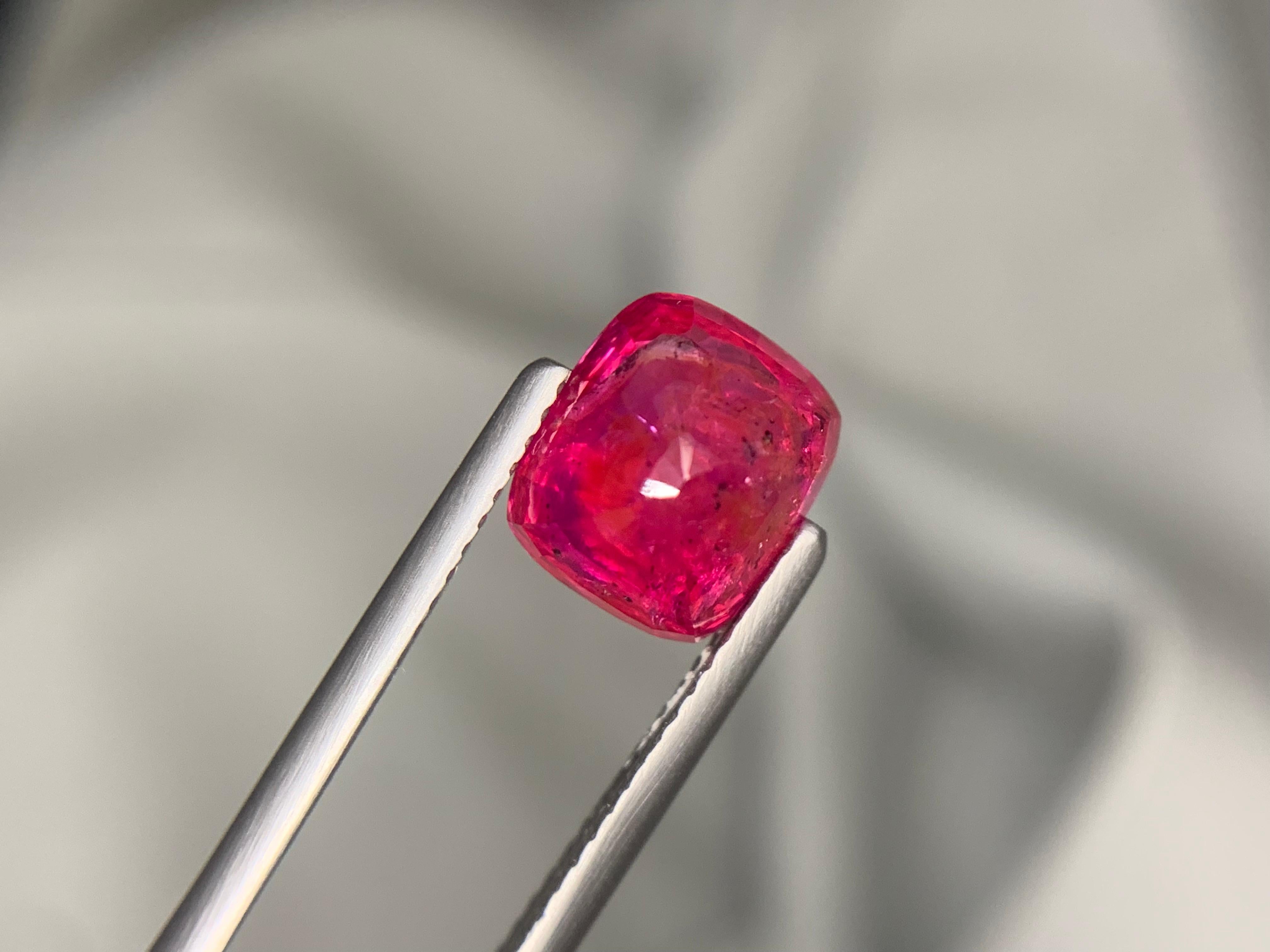 Gemme en forme de coussin certifiée AGA de 4,61 carats de rubis naturel en vrac provenant du Mozambique en vente 4