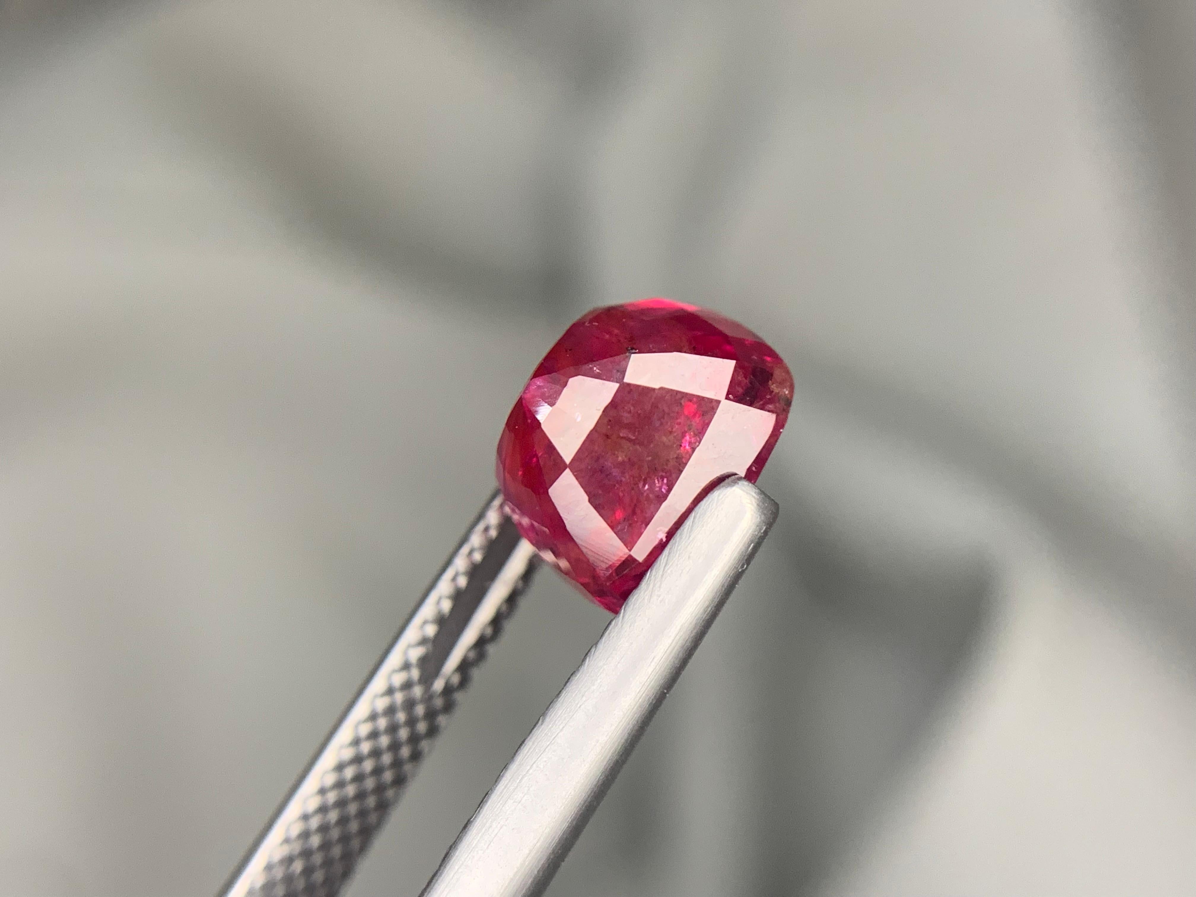 Gemme en forme de coussin certifiée AGA de 4,61 carats de rubis naturel en vrac provenant du Mozambique en vente 5