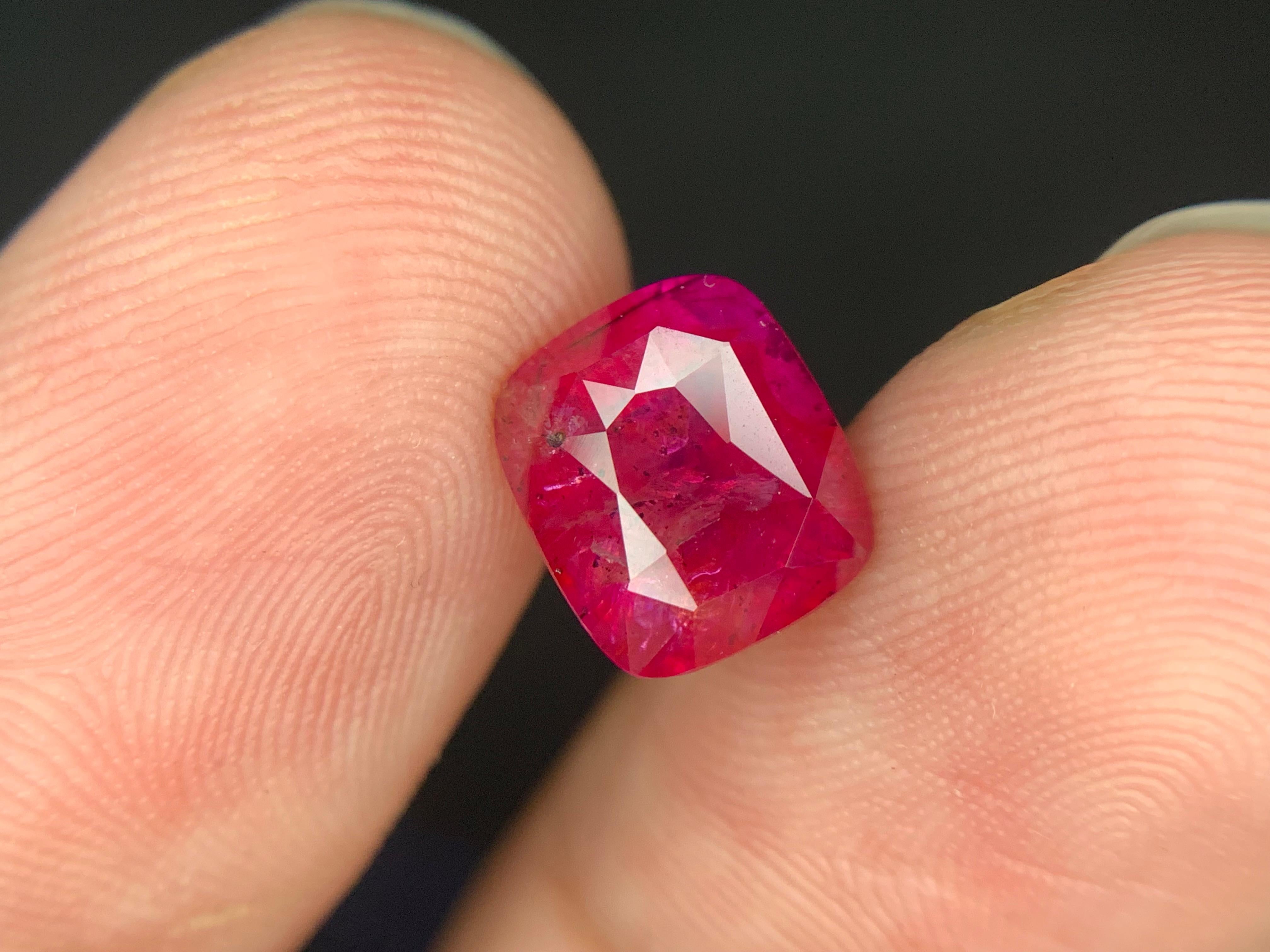 Gemme en forme de coussin certifiée AGA de 4,61 carats de rubis naturel en vrac provenant du Mozambique en vente 8