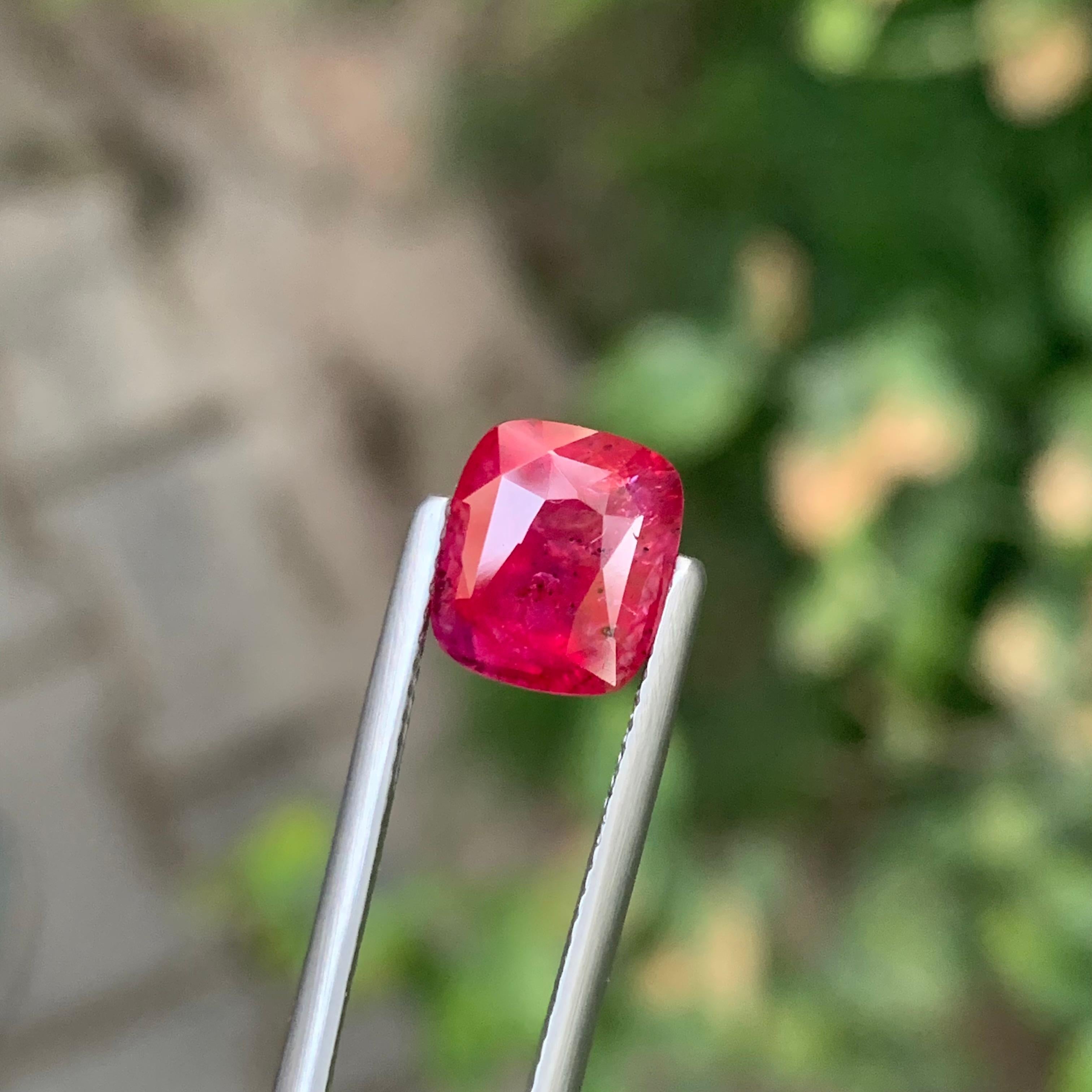 Taille coussin Gemme en forme de coussin certifiée AGA de 4,61 carats de rubis naturel en vrac provenant du Mozambique en vente