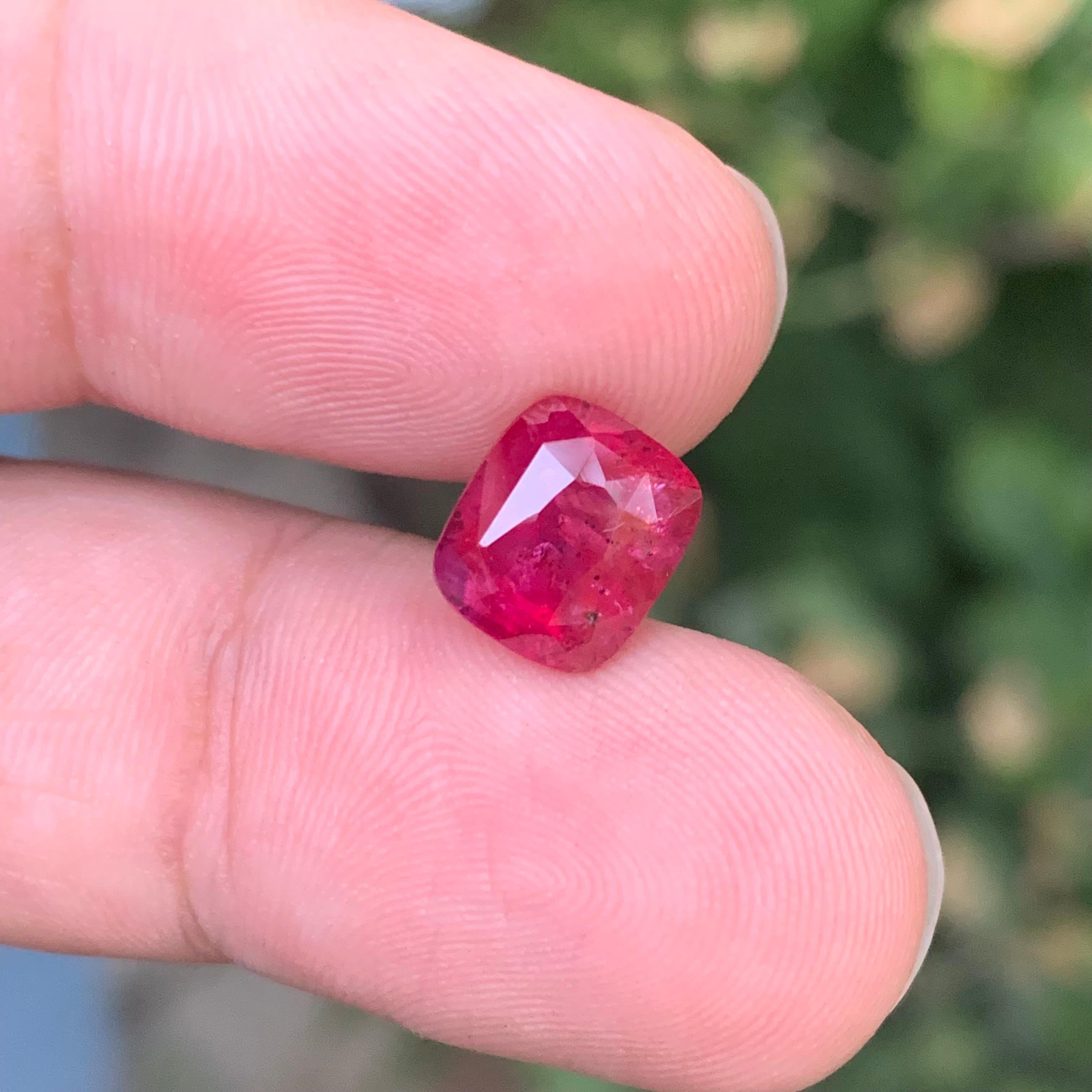 Gemme en forme de coussin certifiée AGA de 4,61 carats de rubis naturel en vrac provenant du Mozambique en vente 2