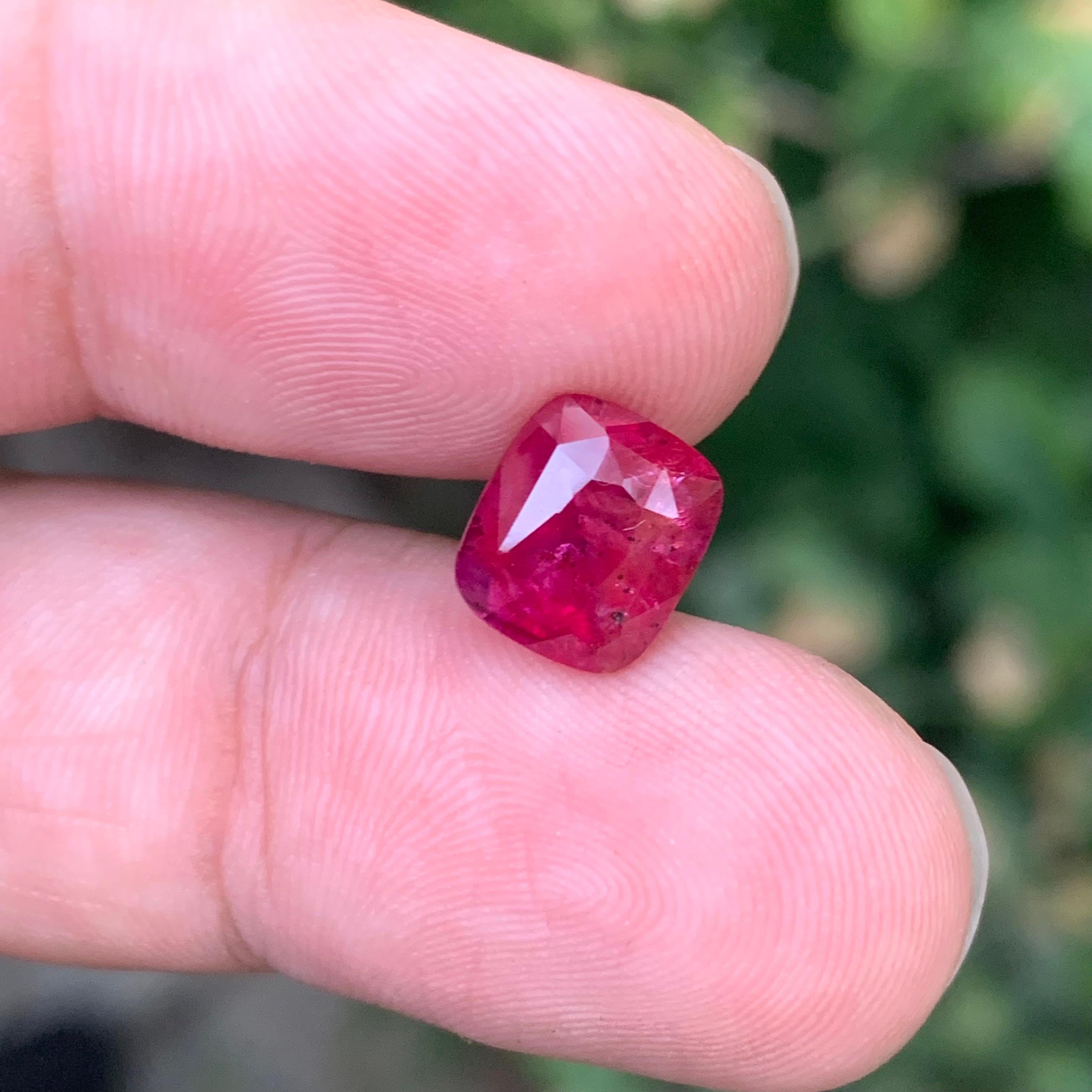 Gemme en forme de coussin certifiée AGA de 4,61 carats de rubis naturel en vrac provenant du Mozambique en vente 3