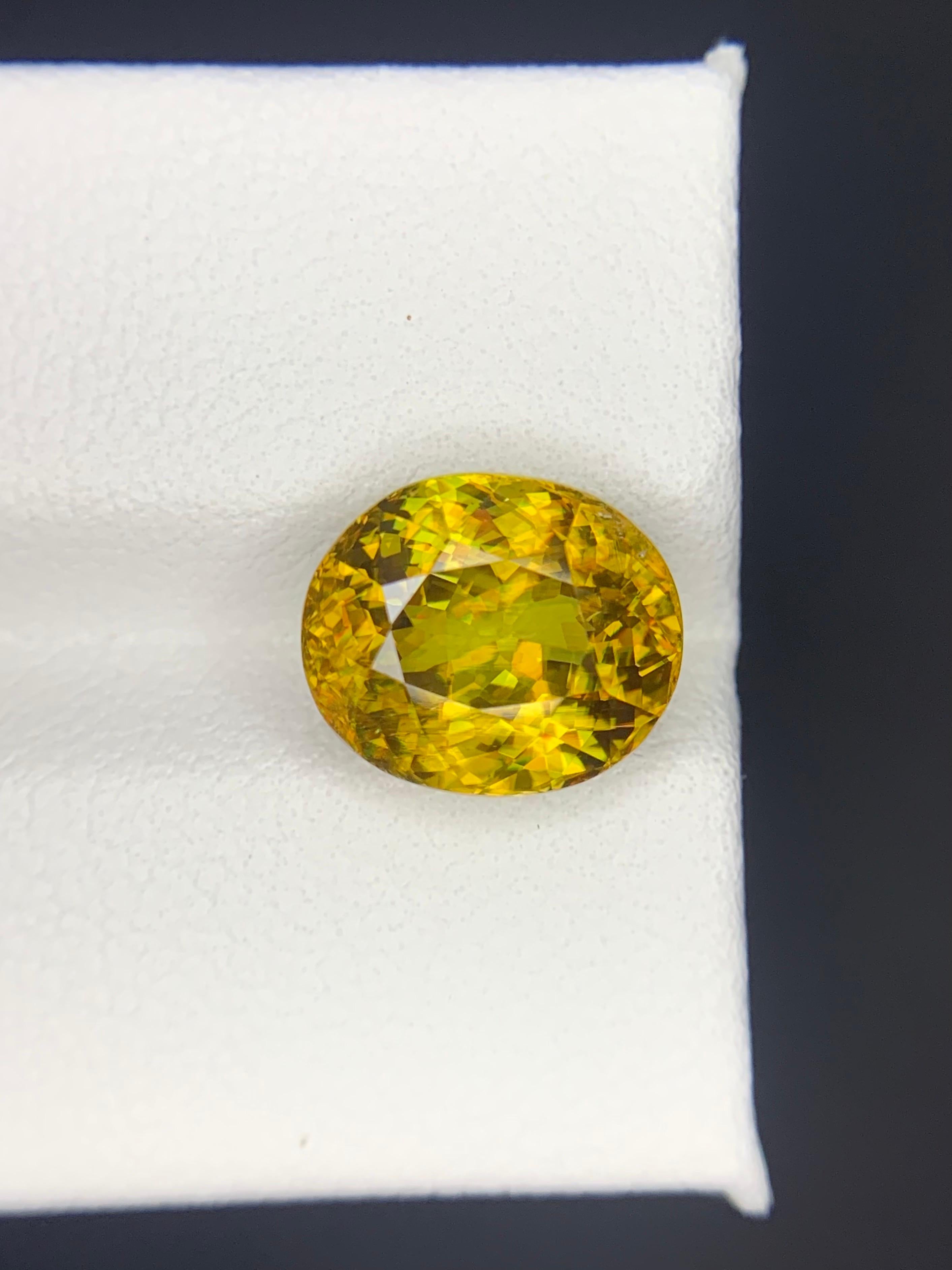 AGA-zertifiziert 5,49 Karat natürlicher loser Feuereffekt Sphen / Titanit im Angebot 5